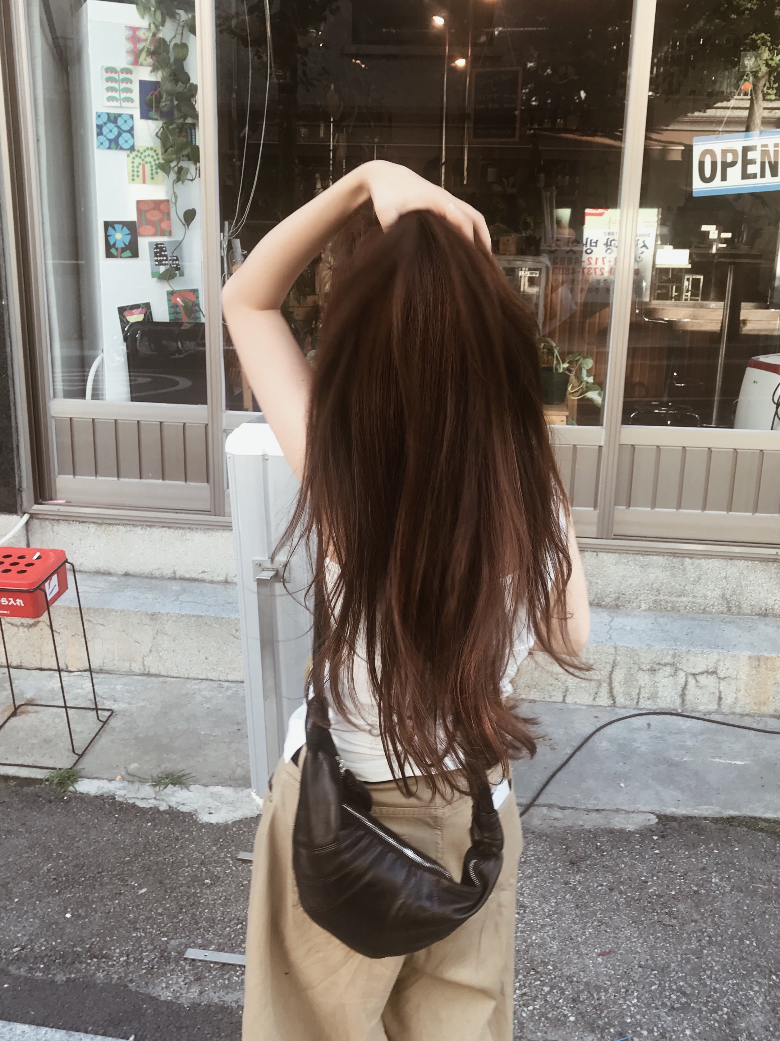 Lemaire Medium Croissant Bag Soft Nappa Leather Dark Chocolate 착용 스타일