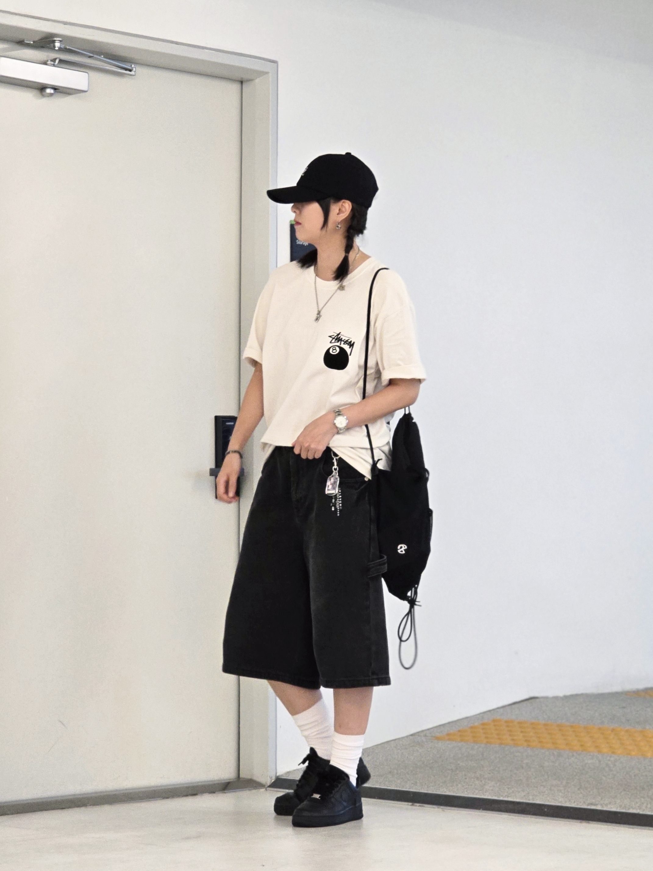 Stussy 8 Ball Pigment Dyed T-Shirt Natural, Nike Air Force 1 '07 Low Triple Black 착용 스타일 - 1