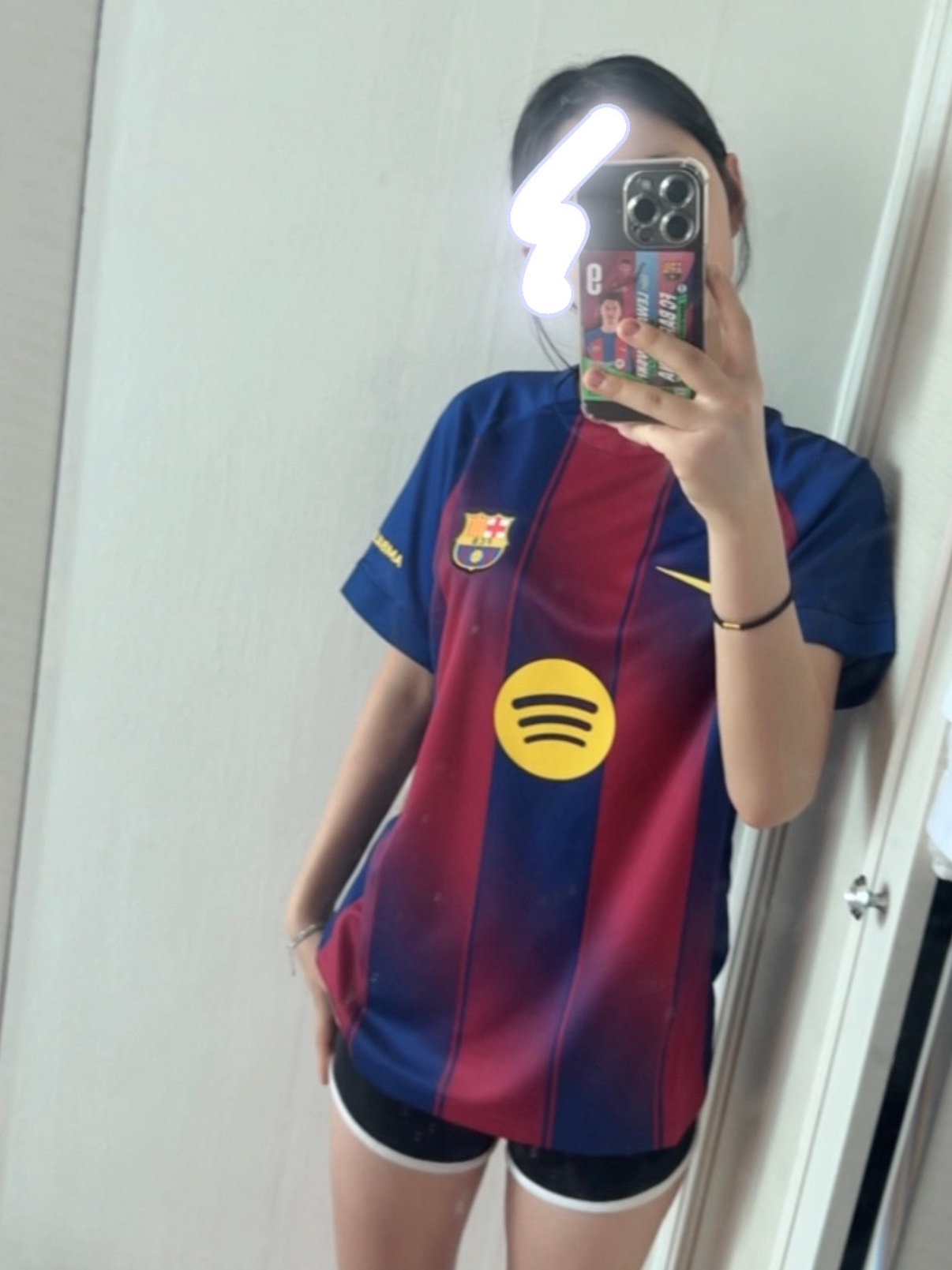 Nike FC Barcelona 2025/26 Stadium Home Dri-Fit Football Replica Jersey Deep Royal Blue Noble Red (Non Marking Ver.) 착용 스타일
