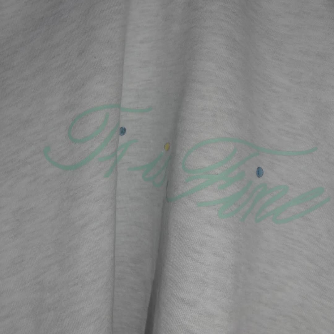 THIS IS FINE Standard Signature Hoodie Gray+TIF Blue 착용 스타일 - 4
