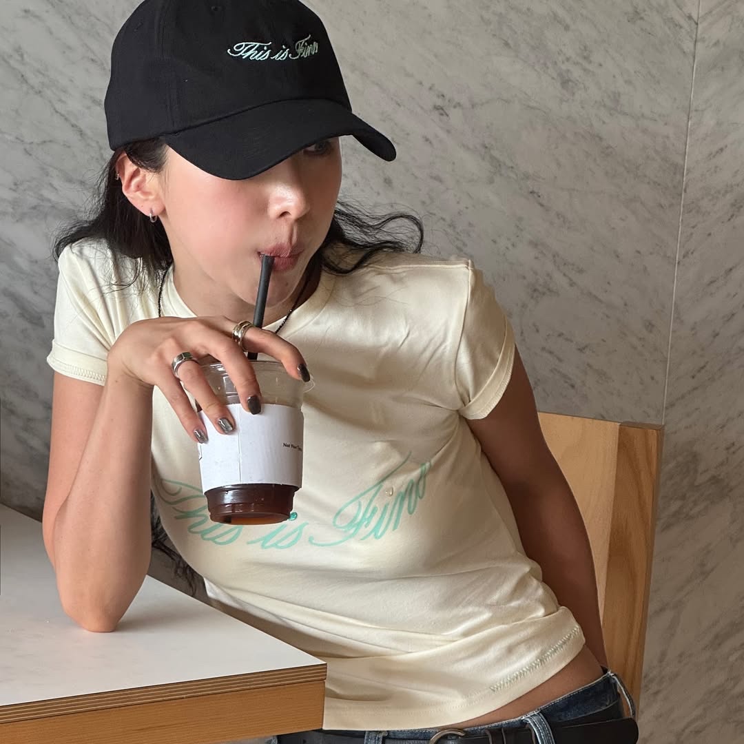 THIS IS FINE Signature Ball Cap Black, THIS IS FINE Cropped Signature Tee Cream 착용 스타일 - 2