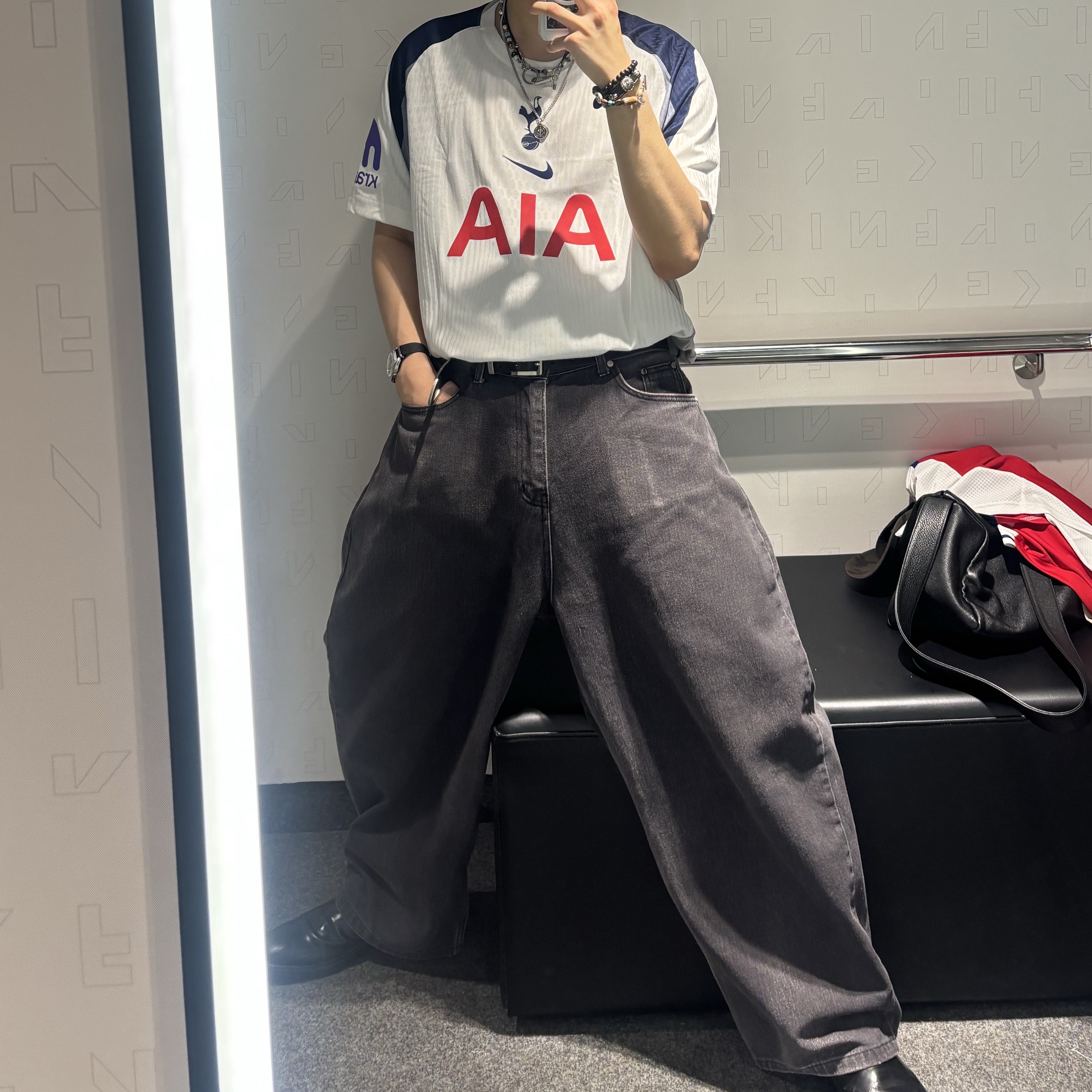 Nike Tottenham Hotspur 2025/26 Stadium Home Dri-Fit Football Replica Jersey White Light Iron Ore (Non Marking Ver.) 착용 스타일
