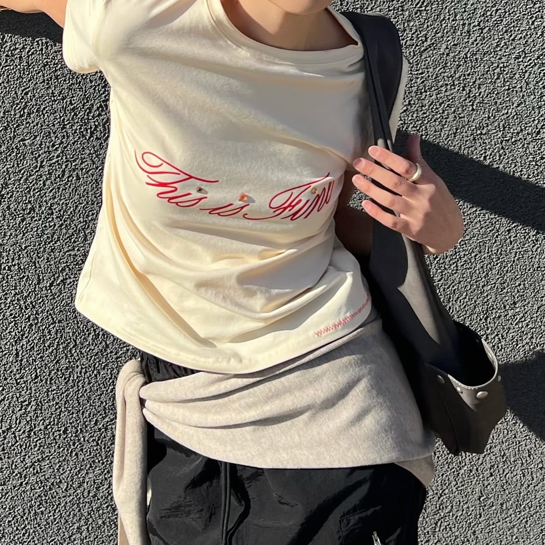 THIS IS FINE Cropped Signature Tee Yellow 착용 스타일 - 7