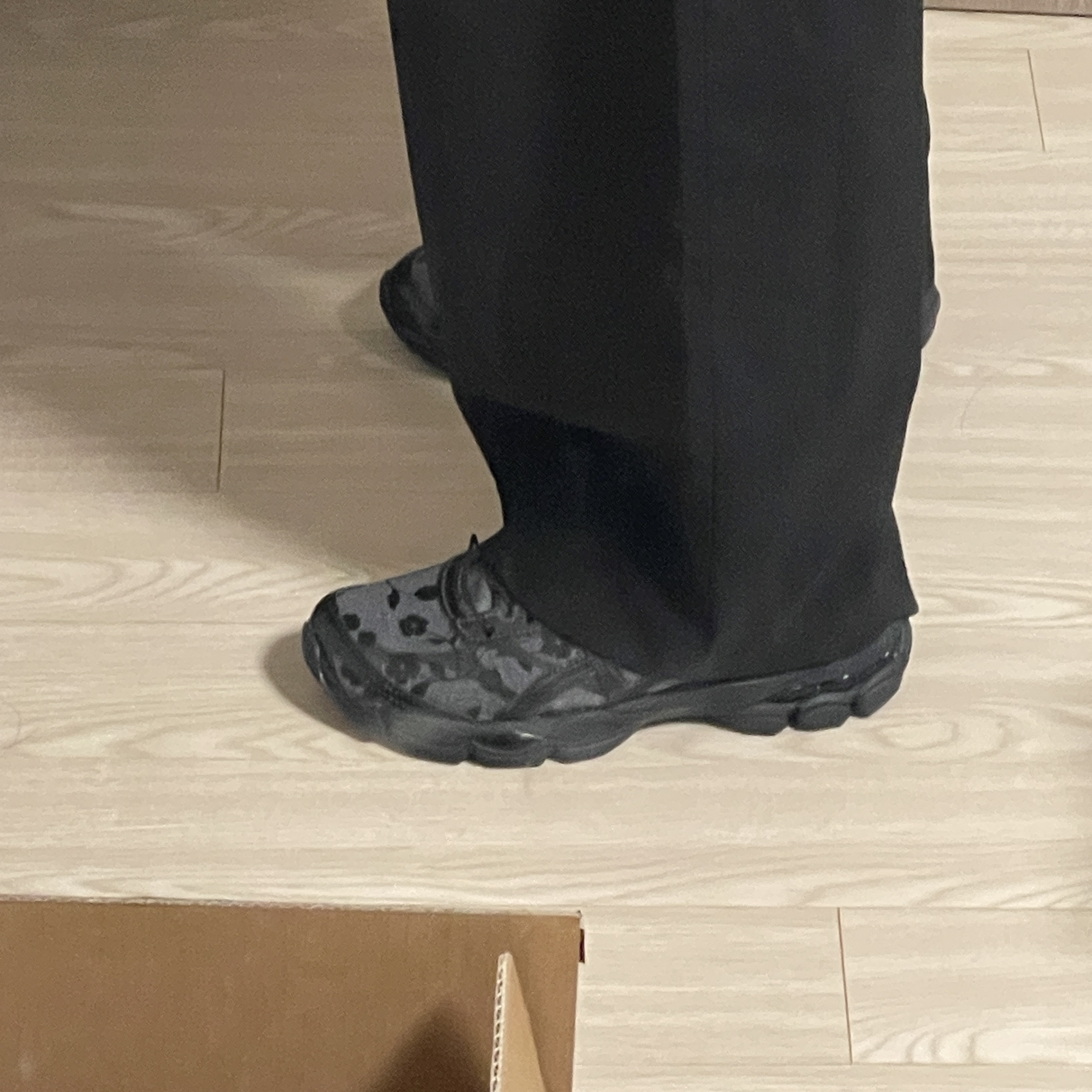 Asics x Cecilie Bahnsen Gel-Cumulus 16 Black 착용 스타일 - 2