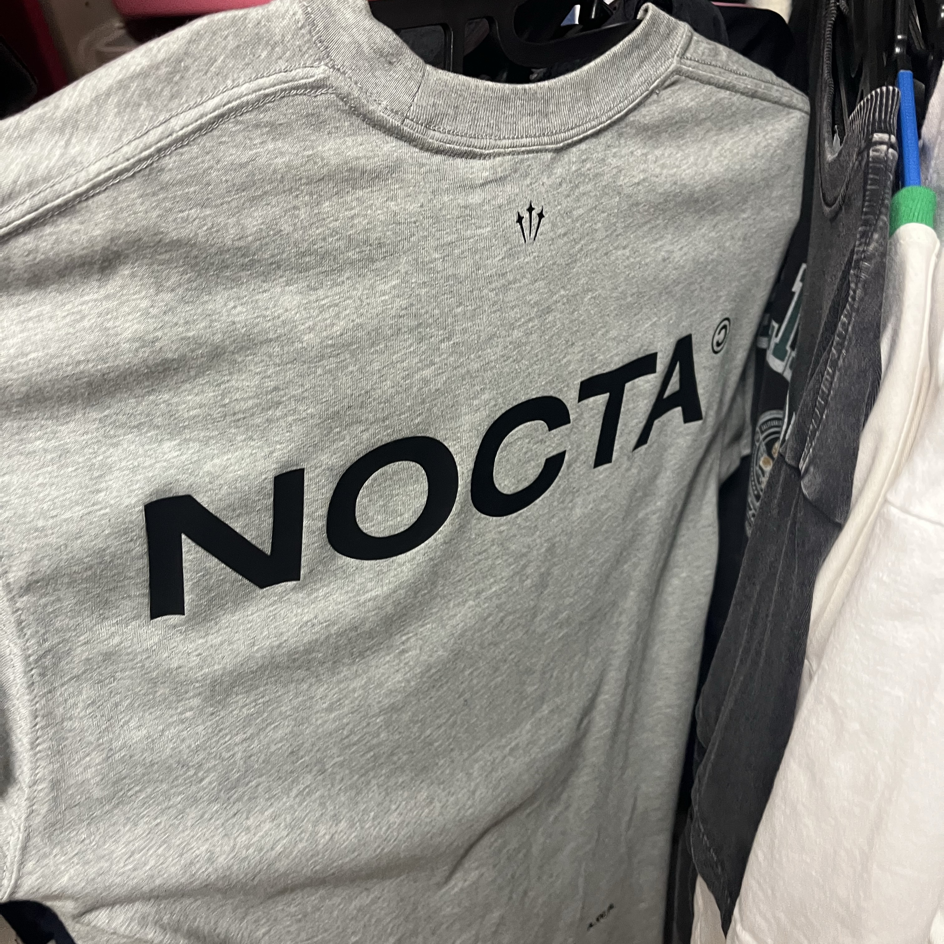 Nike x Drake Nocta Max 90 T-Shirt Dark Heather Grey (FN7663-063) 착용 스타일