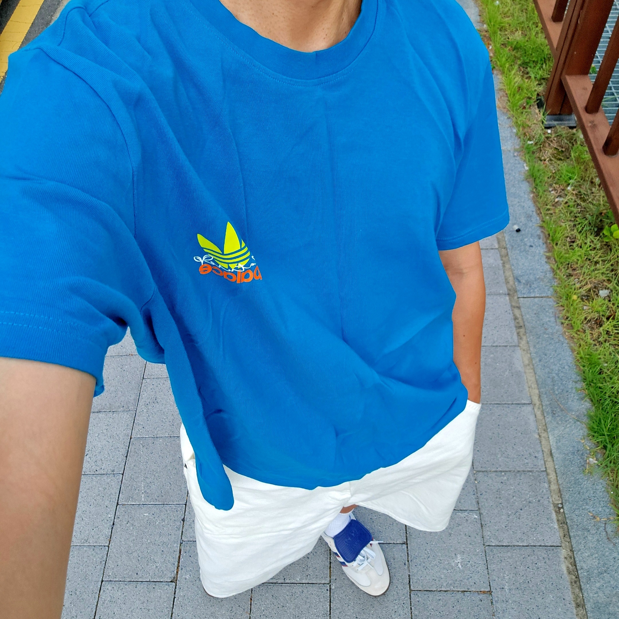 Palace x Adidas Nature T-Shirt Mystery Petrol - 22SS, Adidas Samba LT Crystal White Dark Blue Gum 착용 스타일 - 4