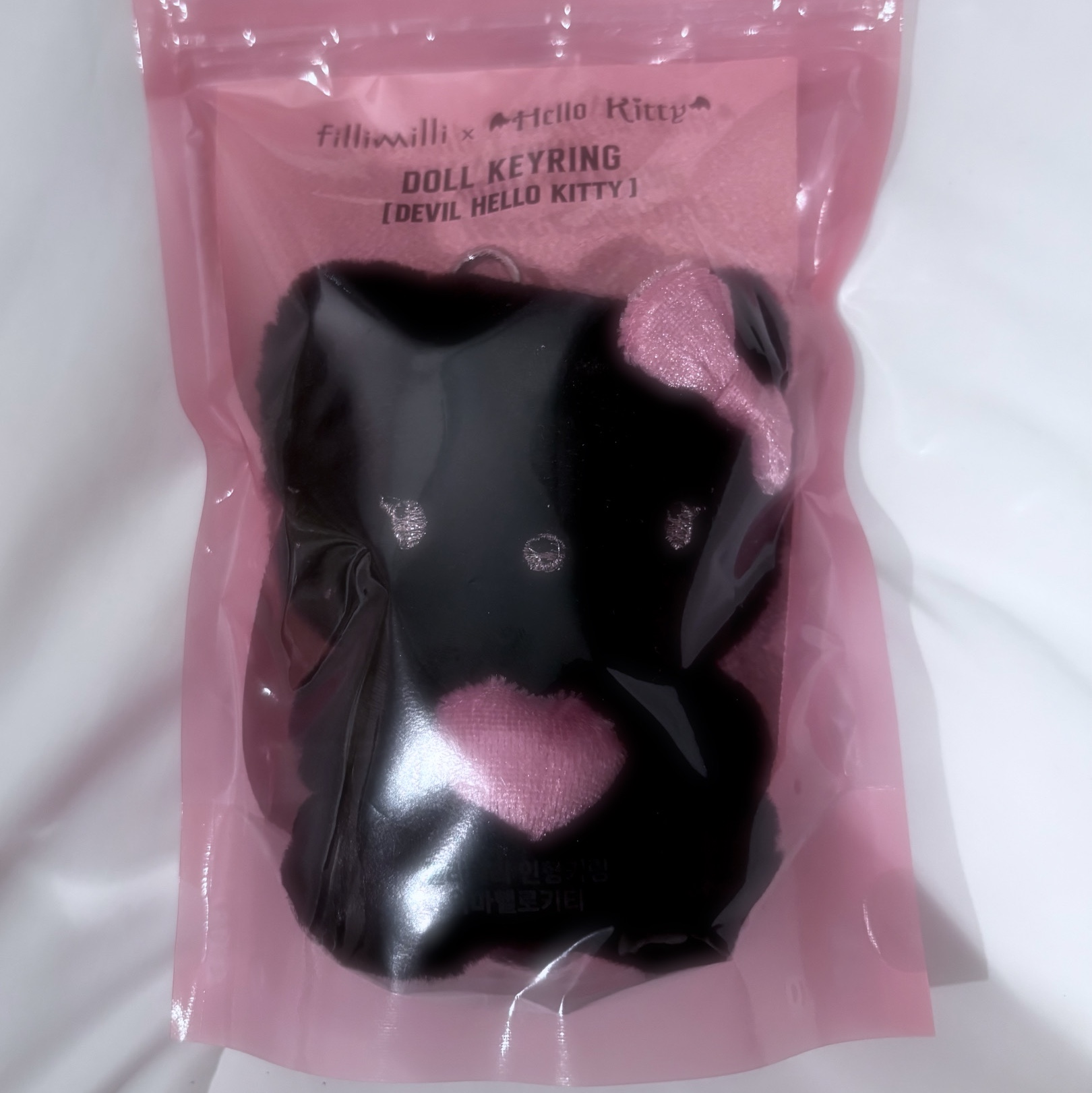 Sanrio x Fillimilli Hello Kitty Angels and Devils Doll Keyring Devil 착용 스타일