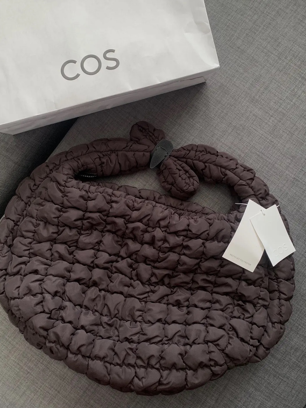COS Quilted Oversized Shoulder Bag Brown 착용 스타일