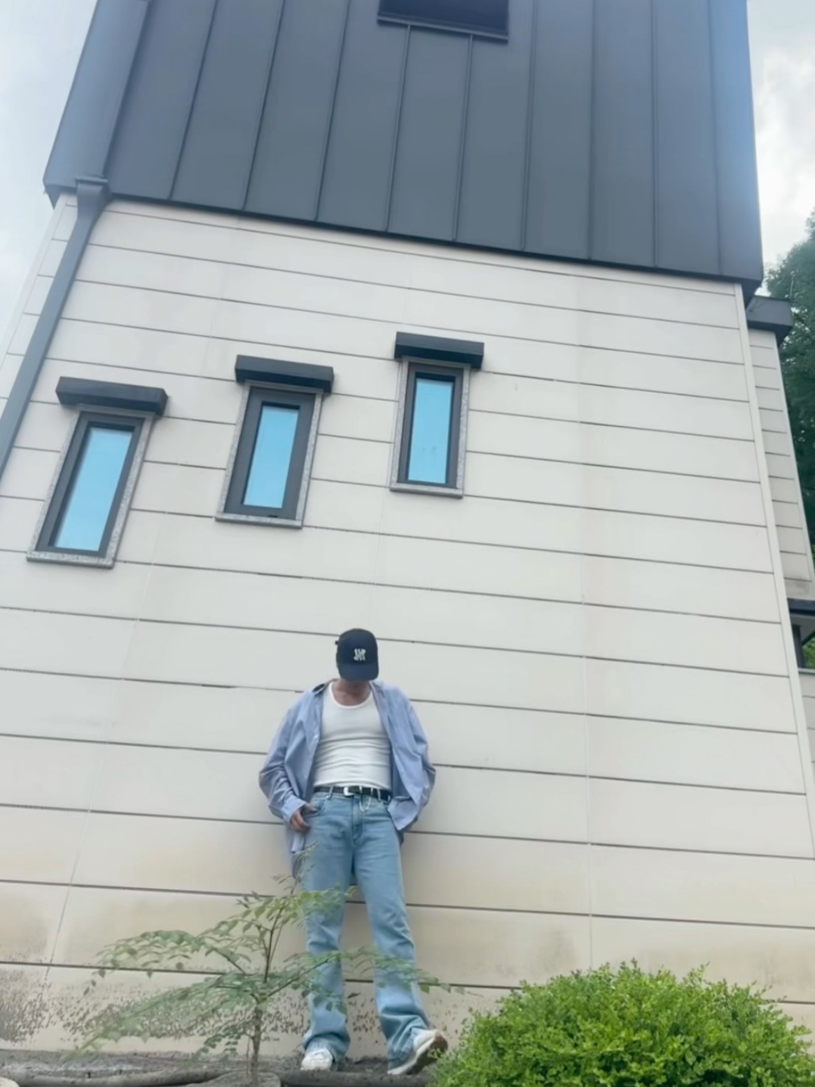 [더블적립]Farfromwhat Far Patch Logo Cap Navy 착용 스타일 - 2