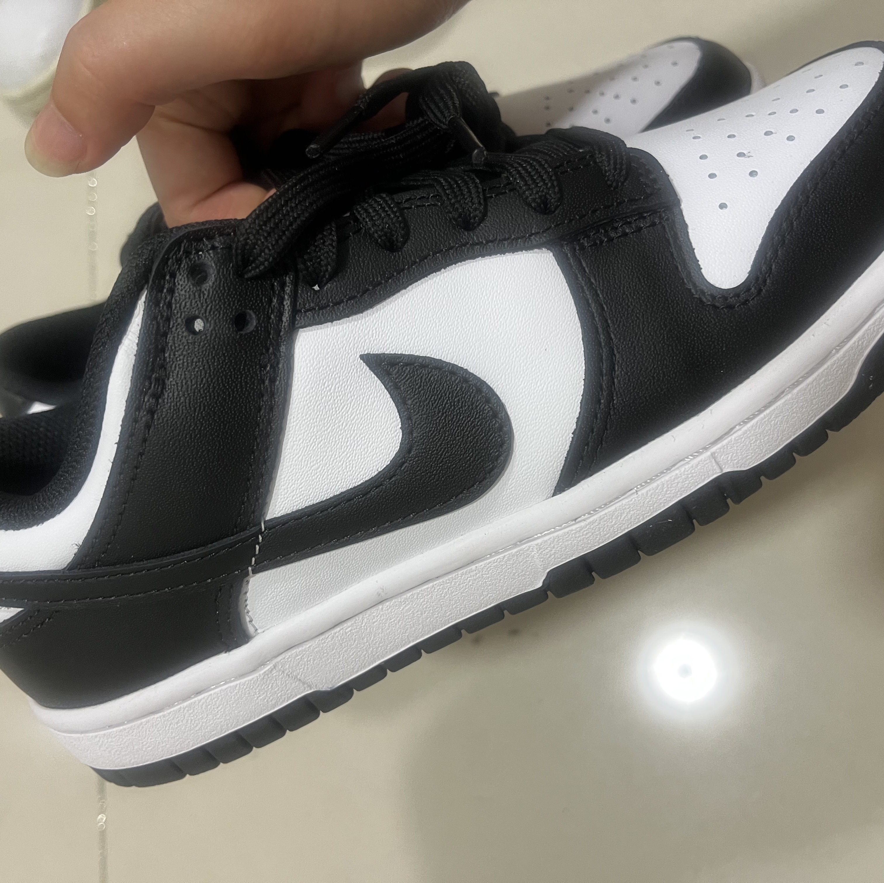 (W) Nike Dunk Low Black 착용 스타일 - 2