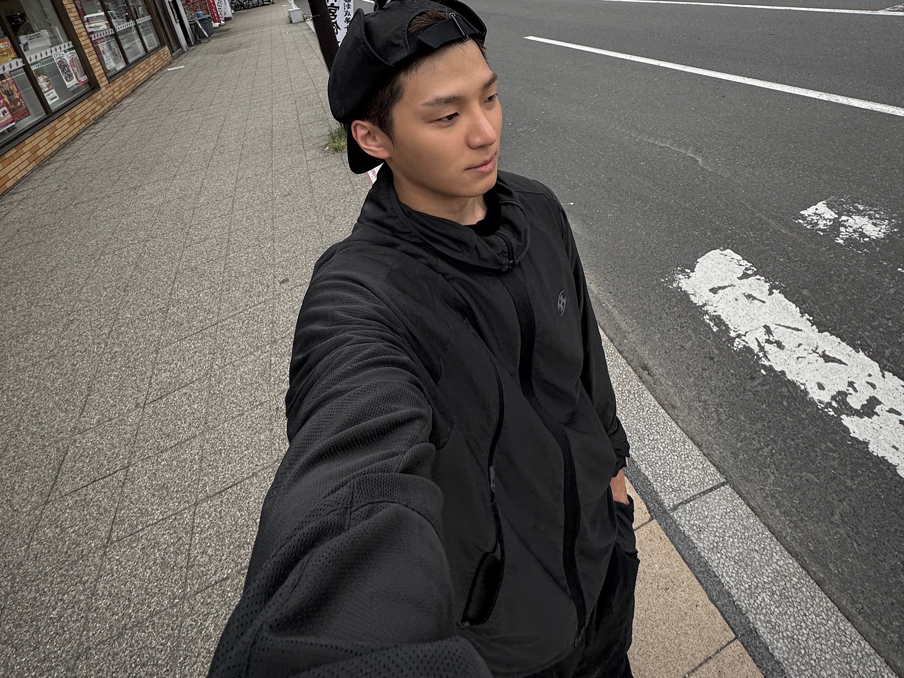 IAB Studio Cap Black, Gallery Dept. Souvenir T-Shirt Washed Black 착용 스타일 - 2