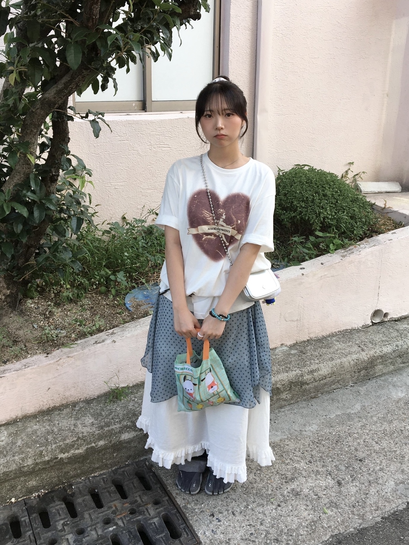 (W) Glowny Charm Scrunchie Mix Berry, Heeari Women Poppy Chain Mini Bag Silver 착용 스타일 - 2