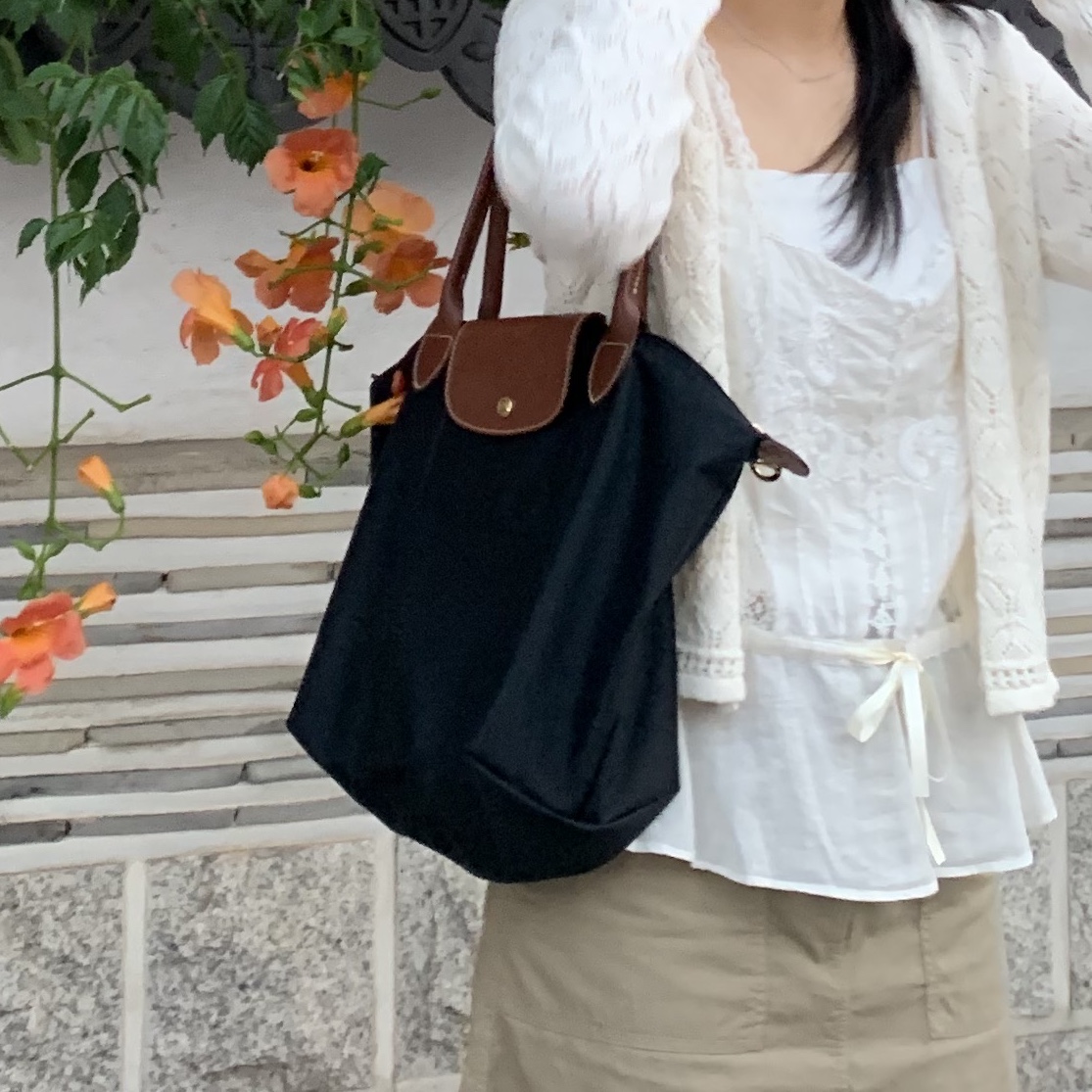 Longchamp Le Pliage Original Tote Bag M Black 착용 스타일