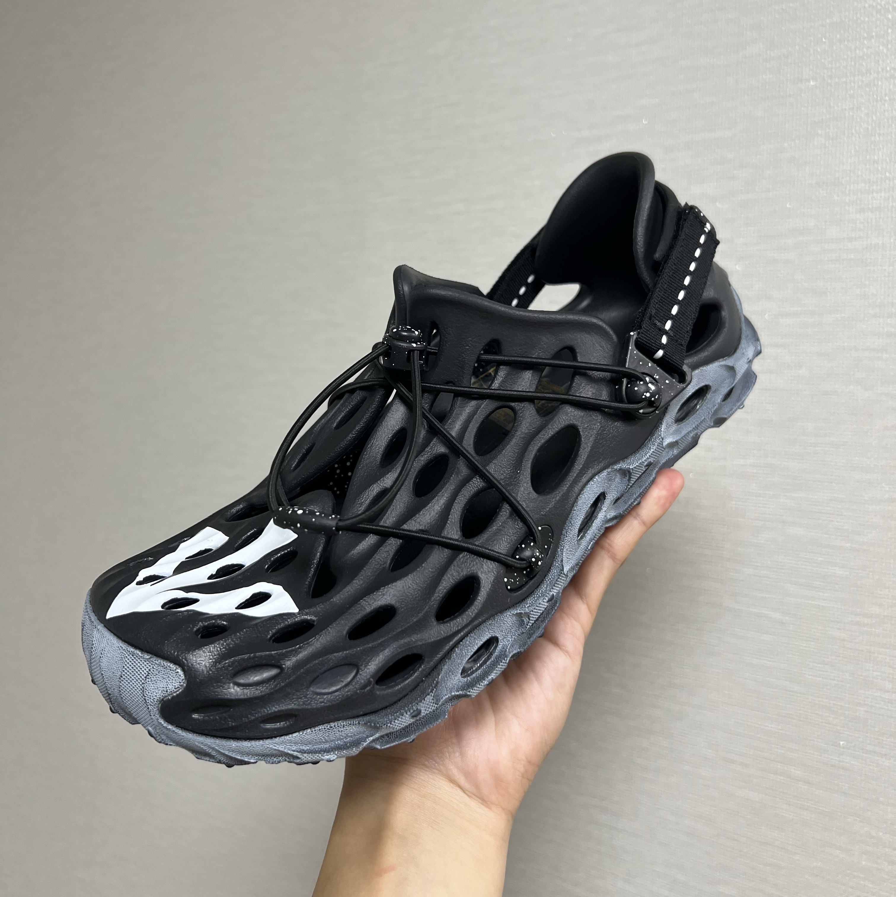 Merrell x Eastlogue Hydro Moc AT Cage Black White 착용 스타일