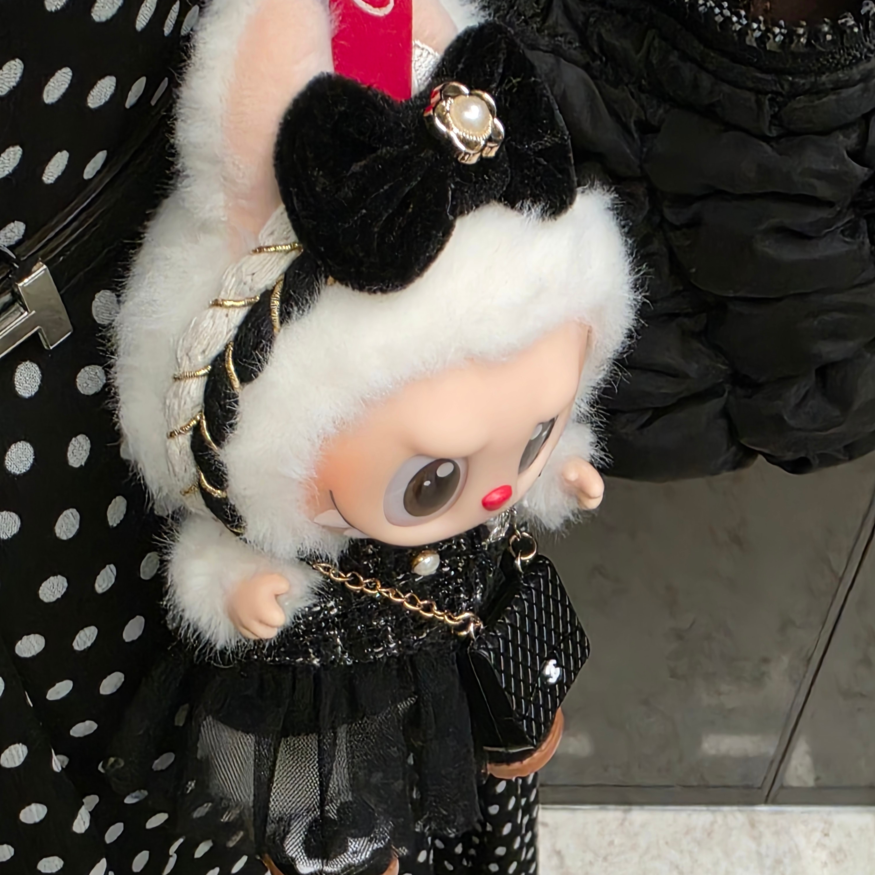 Pop Mart Labubu Coca Cola Series Surprise Shake Keyring (Opened Case) 착용 스타일 - 2