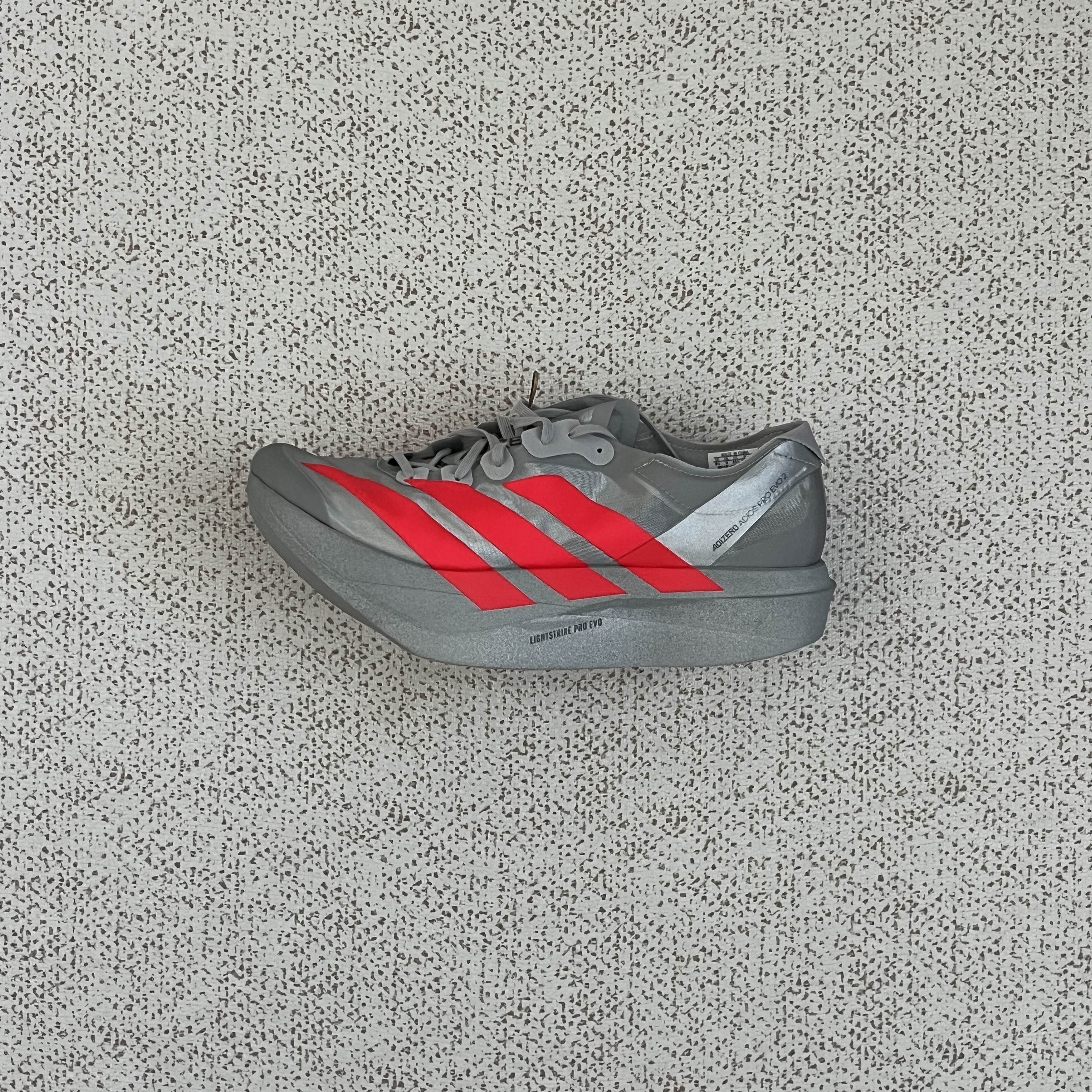 Adidas Adizero Adios Pro EVO 2 Silver Metallic Lucid Red 착용 스타일 - 1