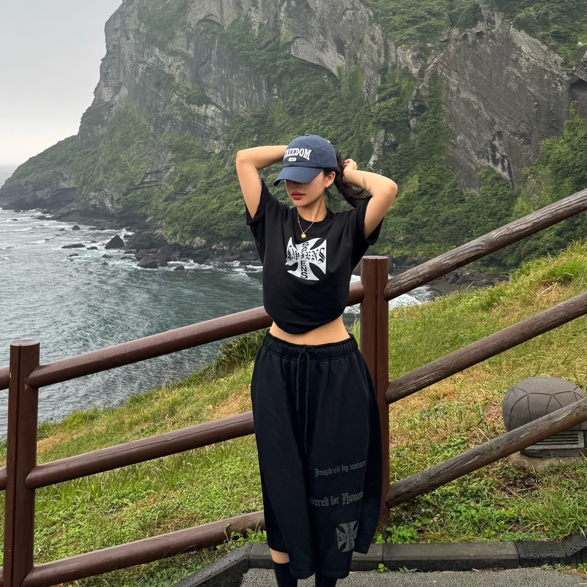 [KREAM 단독][예약 배송] Sapiens Neo Sapiens Over Fit Short Sleeves Black, [KREAM 단독] Sapiens Engineered Over Fit Shorts Black 착용 스타일 - 1