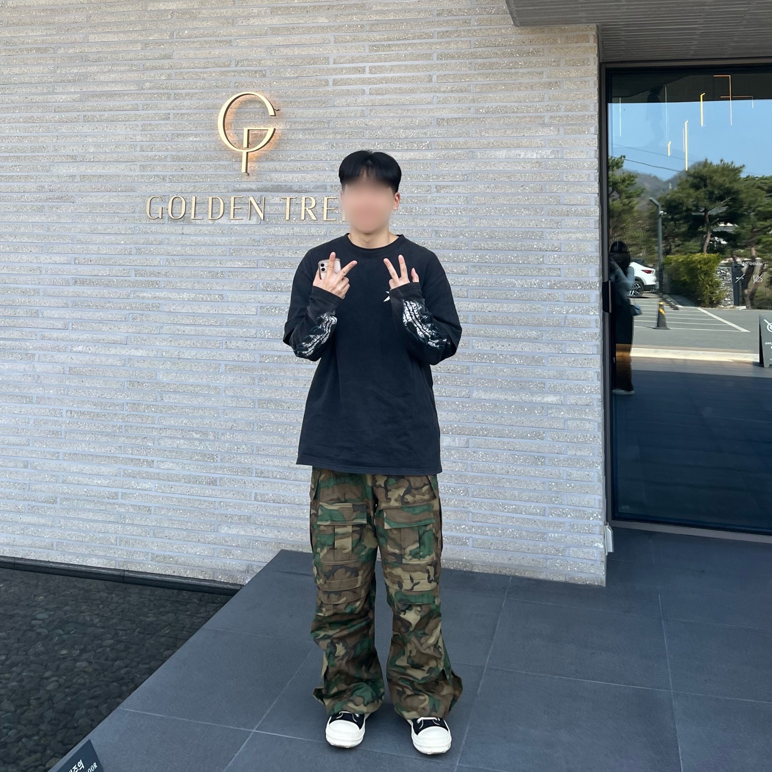 Farfromwhat Far Camo Cargo Pants Green, Farfromwhat Far Washed Flame Long Sleeve Black 착용 스타일