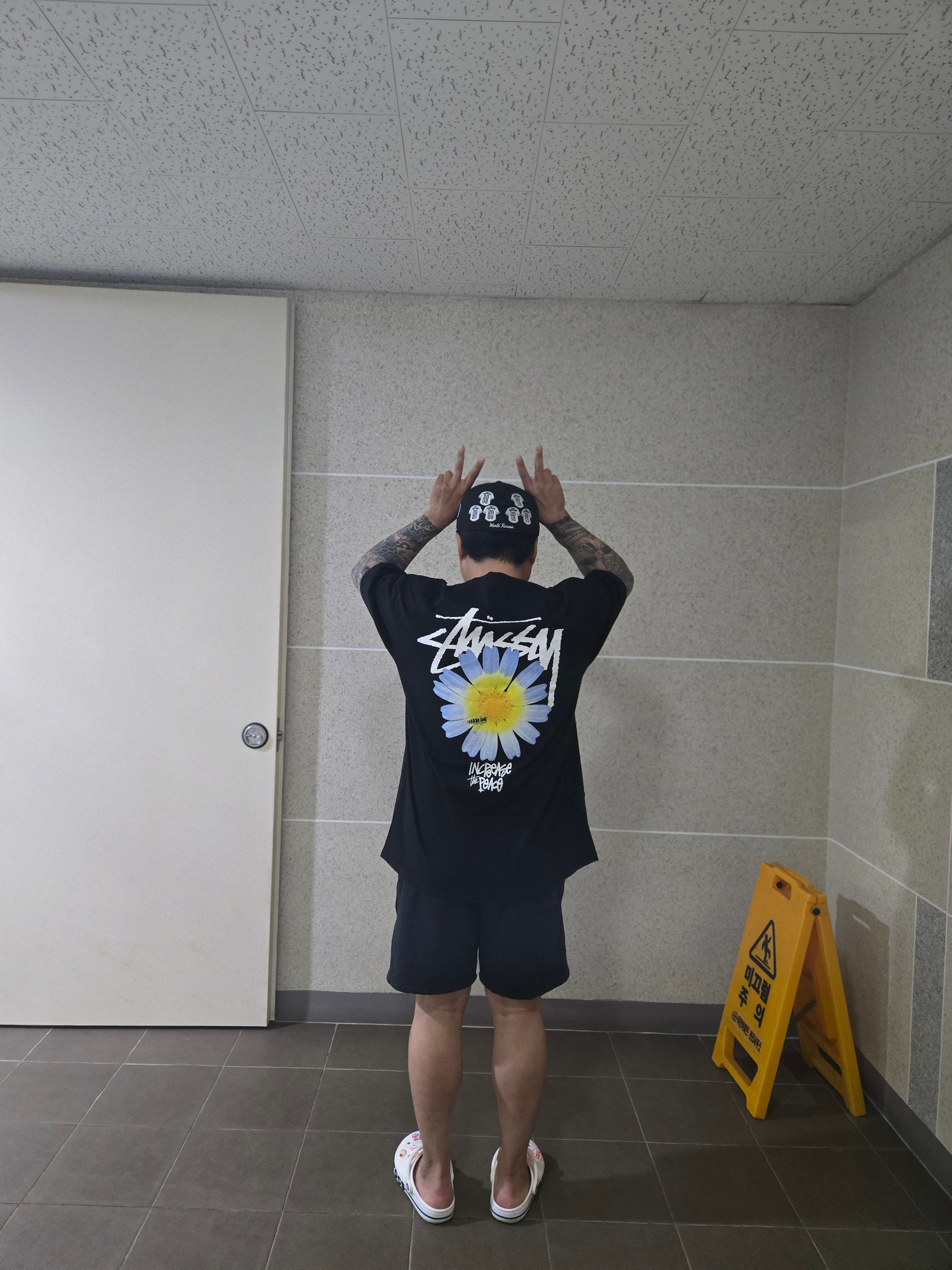 Supreme x New Era Jerseys Box Logo Black - 24FW, Stussy ITP Flower T-Shirt Black 착용 스타일