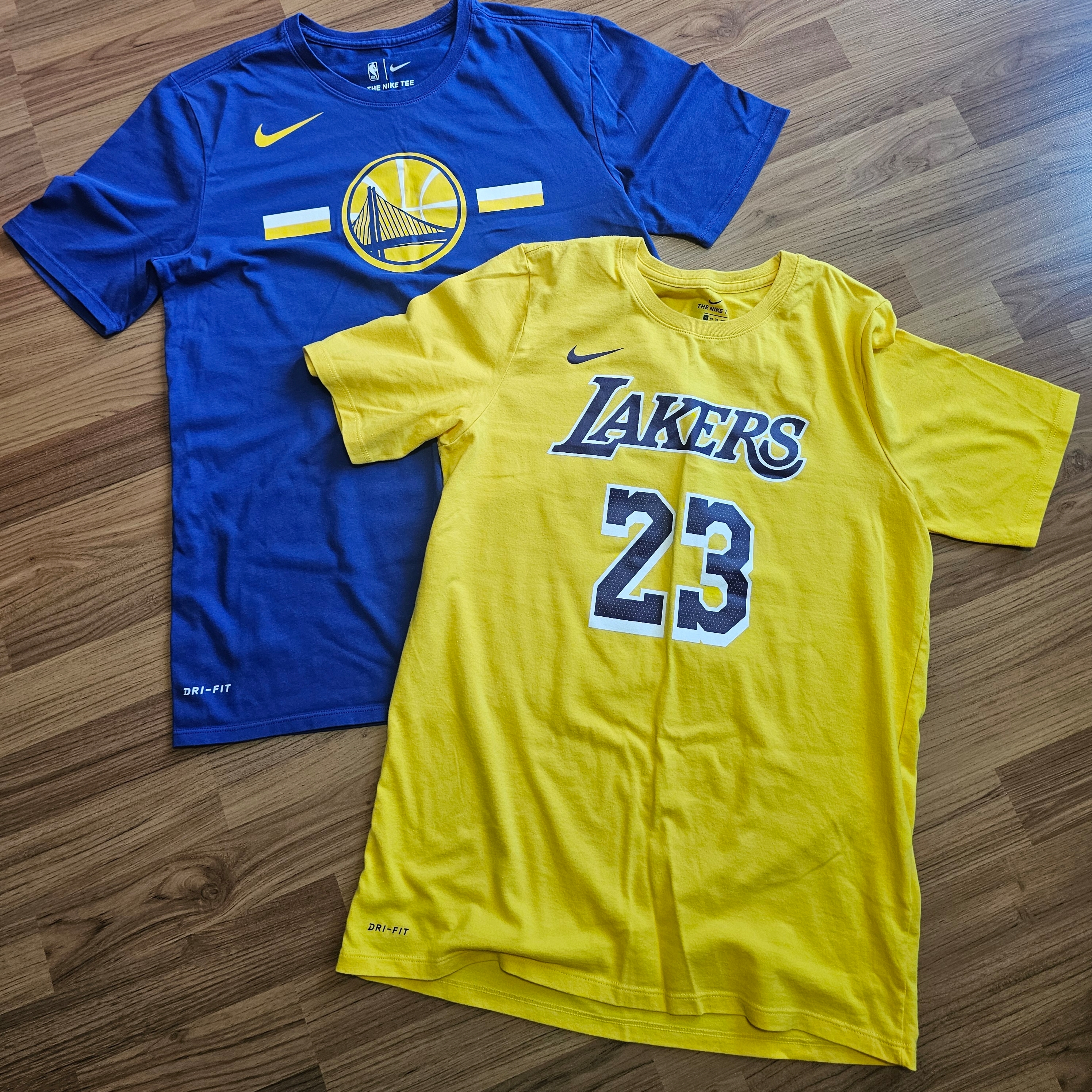 Nike LeBron James LA Lakers NBA T-Shirt Amarillo 착용 스타일