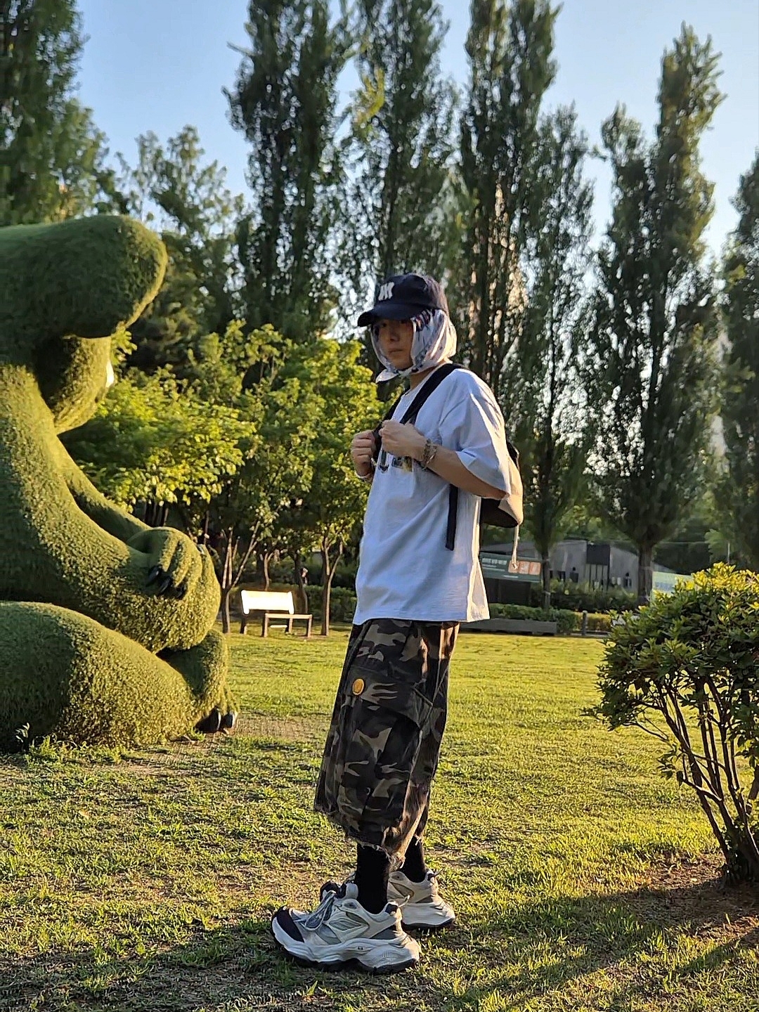 Farfromwhat Far Patch Logo Cap Navy, Undermycar Mu.47 Anti Fxxking Logo Play Big Cargo Camo Shorts Camo Mocha 착용 스타일 - 2