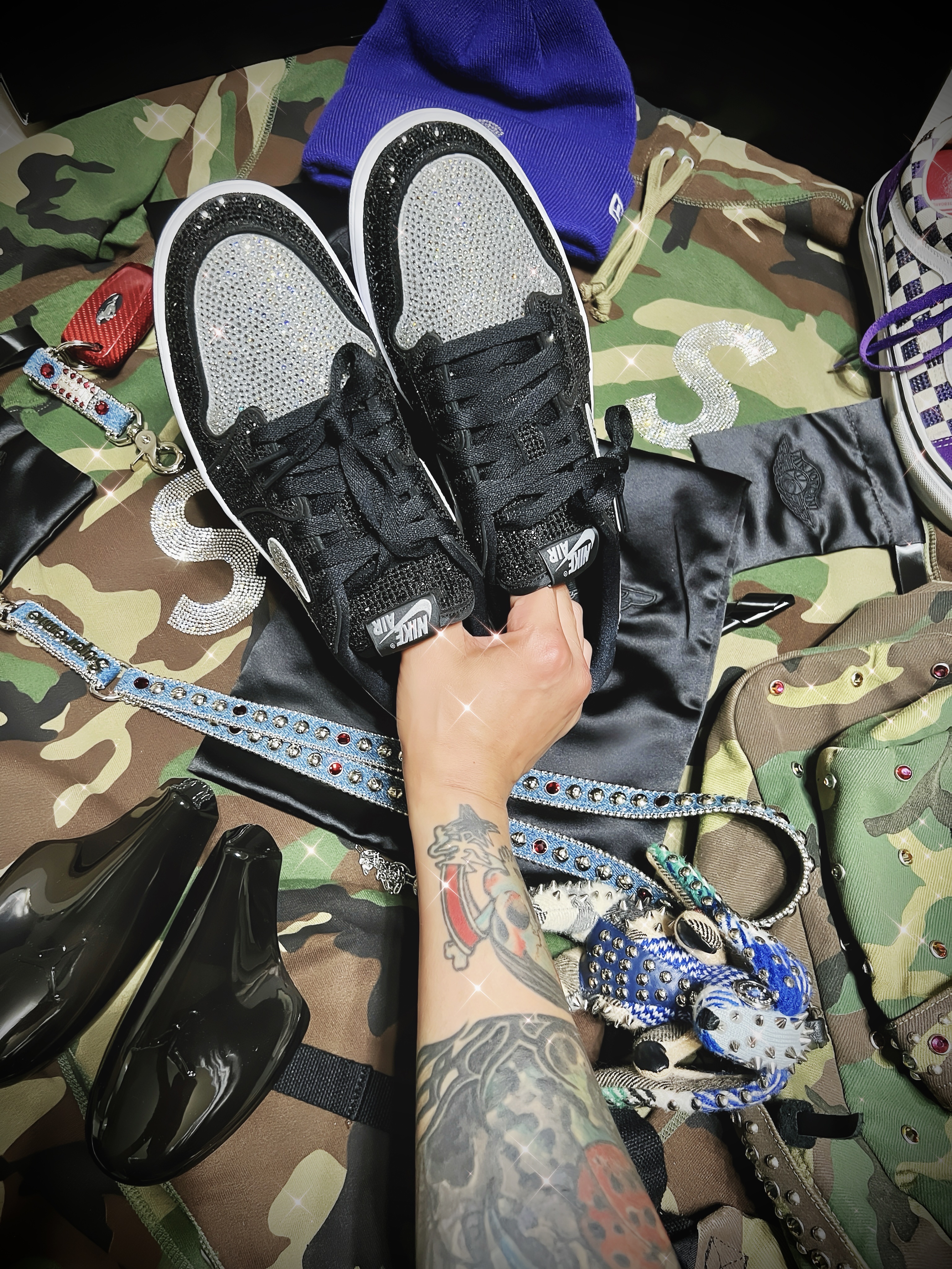 Supreme New Era Swarovski S Logo Beanie Purple - 21SS, Vans x Supreme x Swarovski Old Skool Purple 착용 스타일 - 1