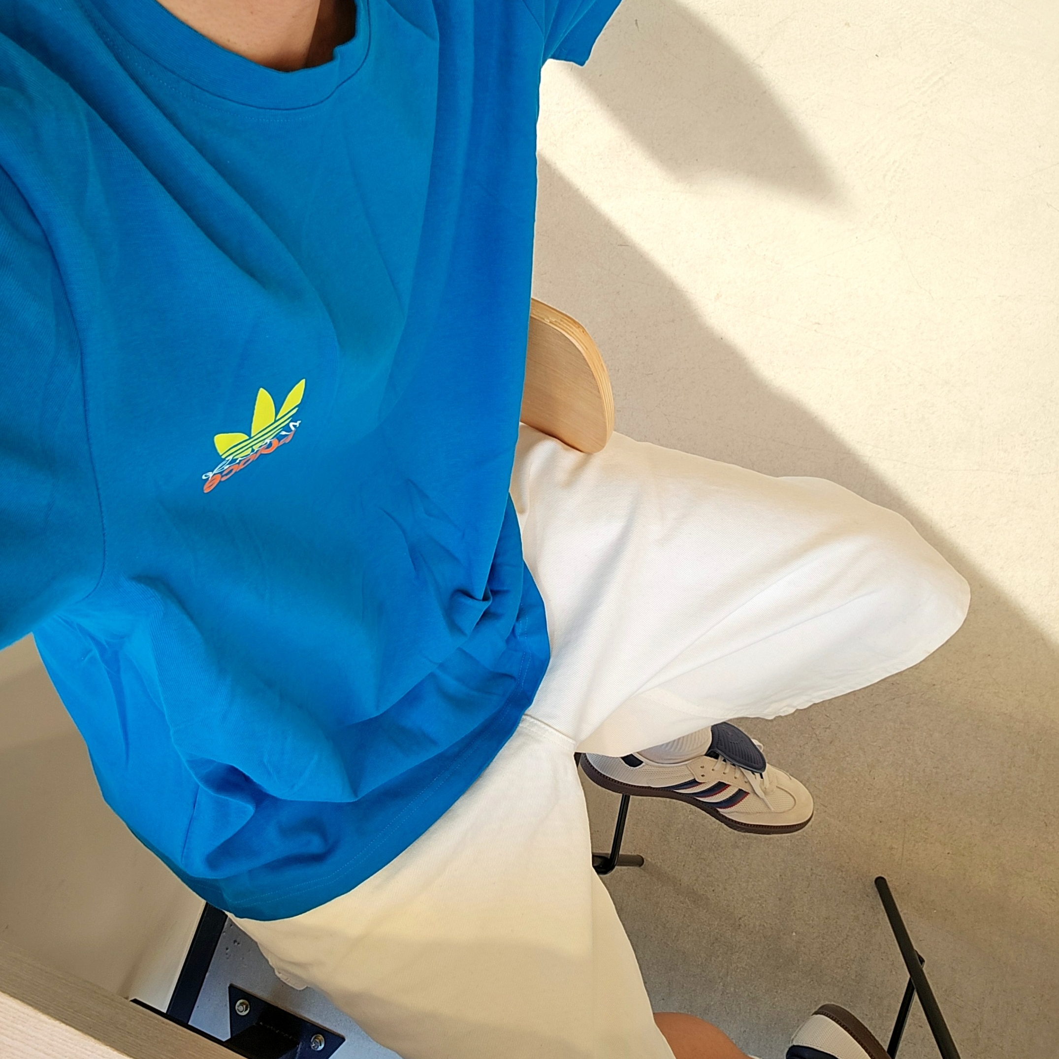 Palace x Adidas Nature T-Shirt Mystery Petrol - 22SS, Adidas Samba LT Crystal White Dark Blue Gum 착용 스타일 - 1