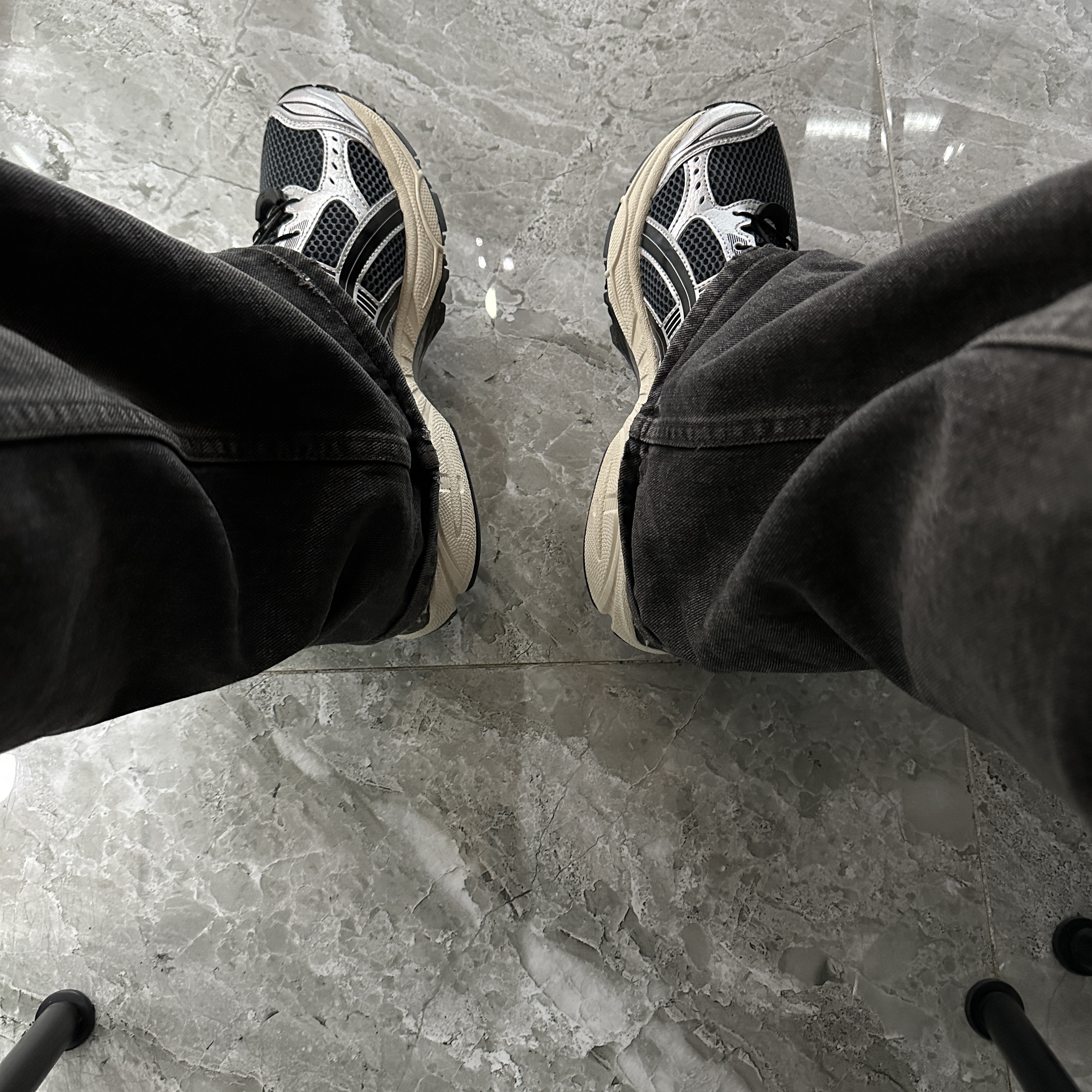 Asics Unlimited Gel-Kayano 14 Carrier Grey Black 착용 스타일