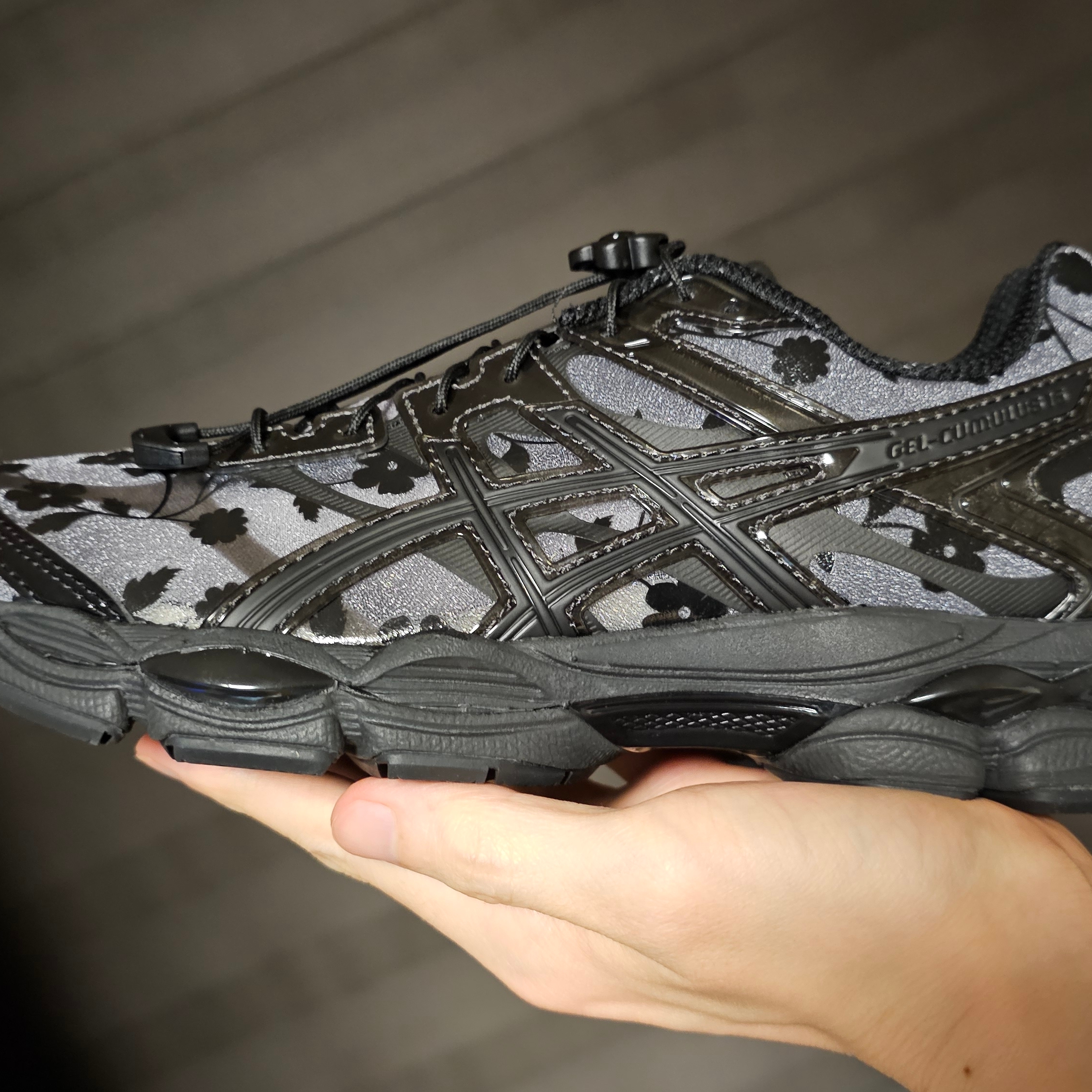 Asics x Cecilie Bahnsen Gel-Cumulus 16 Black 착용 스타일