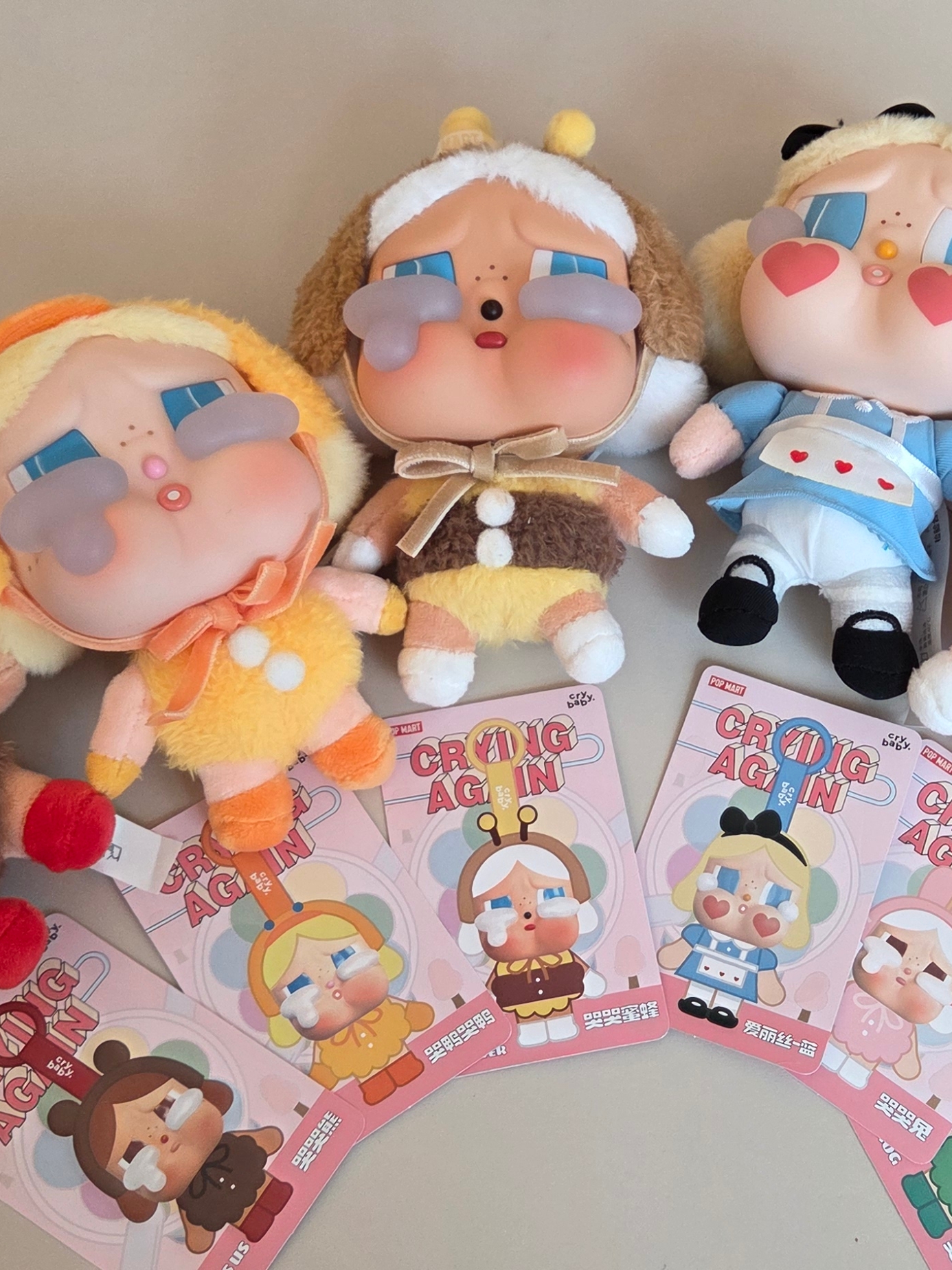 Pop Mart Crybaby Crying Again Series Plush Keyring Sealed Case (6 Blind Boxes) 착용 스타일