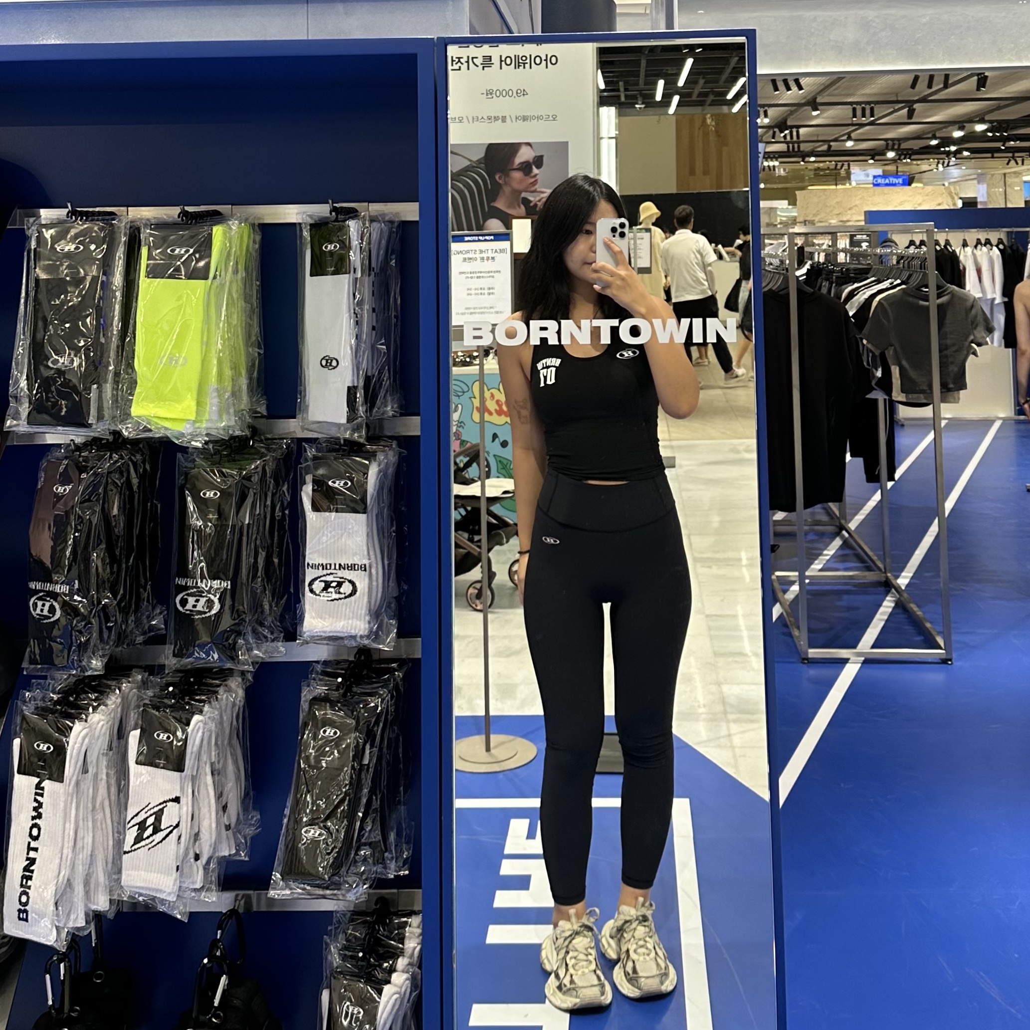 BORN TO WIN W B-Flex Long Leggings Black, (W) Balenciaga 3XL Sneakers Light Beige 착용 스타일
