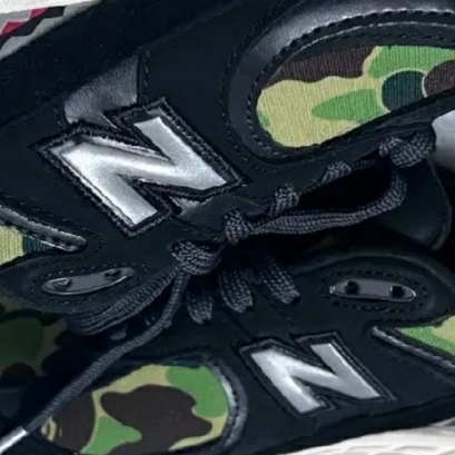 New Balance x BAPE 2002R Black Camo 착용 스타일