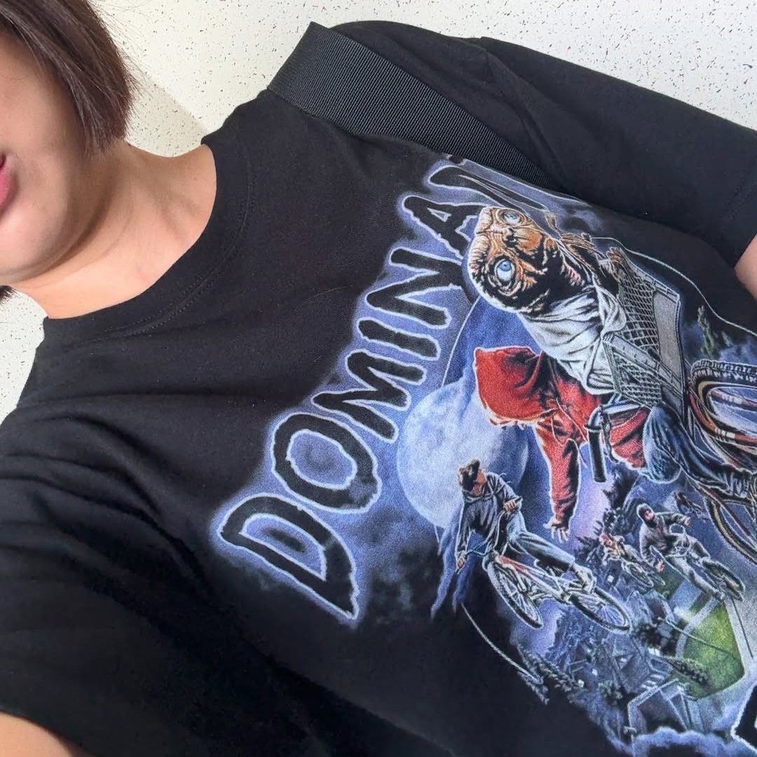 Dominant Unisex E.T Printing Embroidered Overfit Short Sleeve Tee 착용 스타일 - 1
