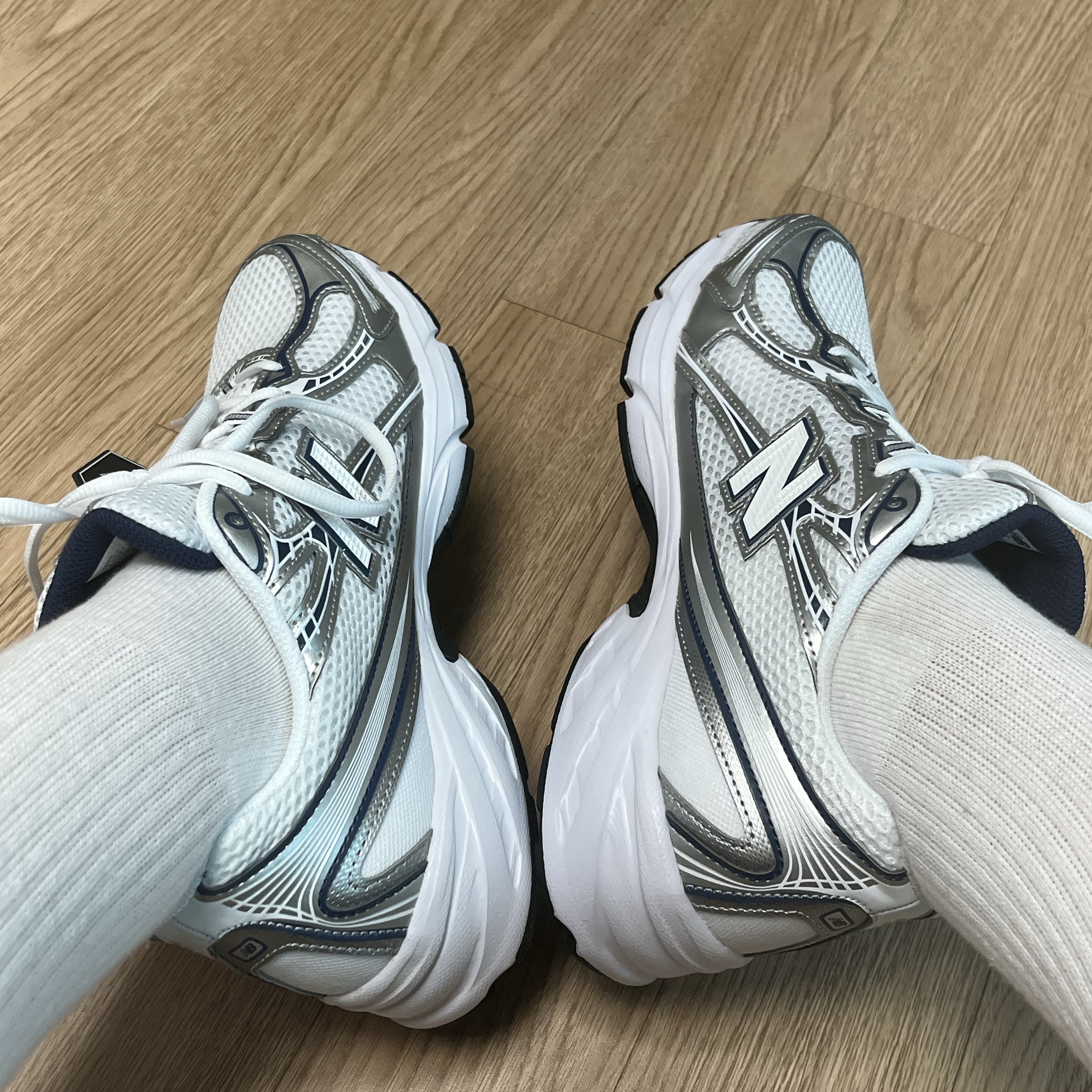New Balance 740v2 Nb Navy White 착용 스타일
