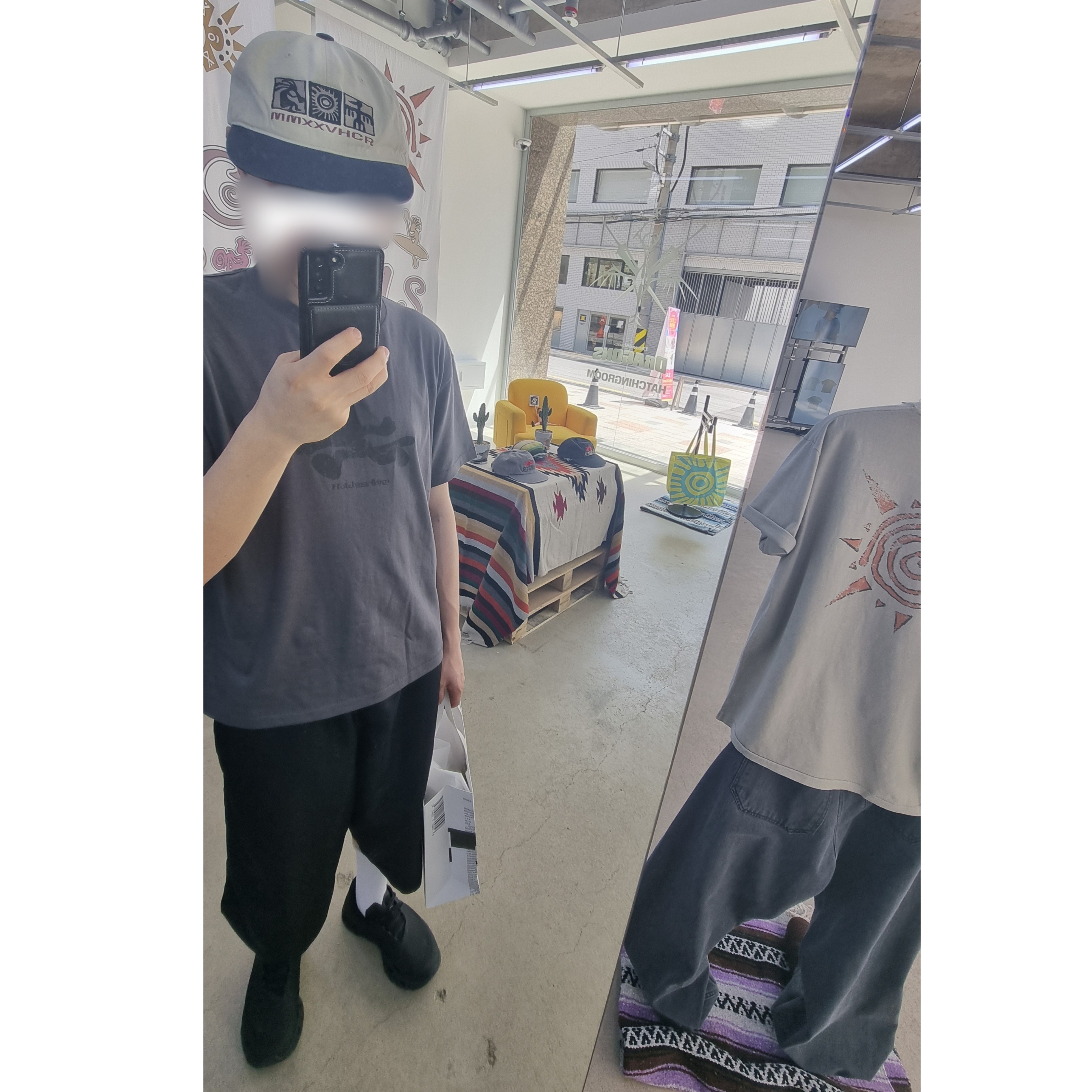 Hatchingroom x Felix the Cat Ghost Felix T-Shirt Graphite, MJD Re-Nylon Wide Carpenter Bermuda Pants Black 착용 스타일