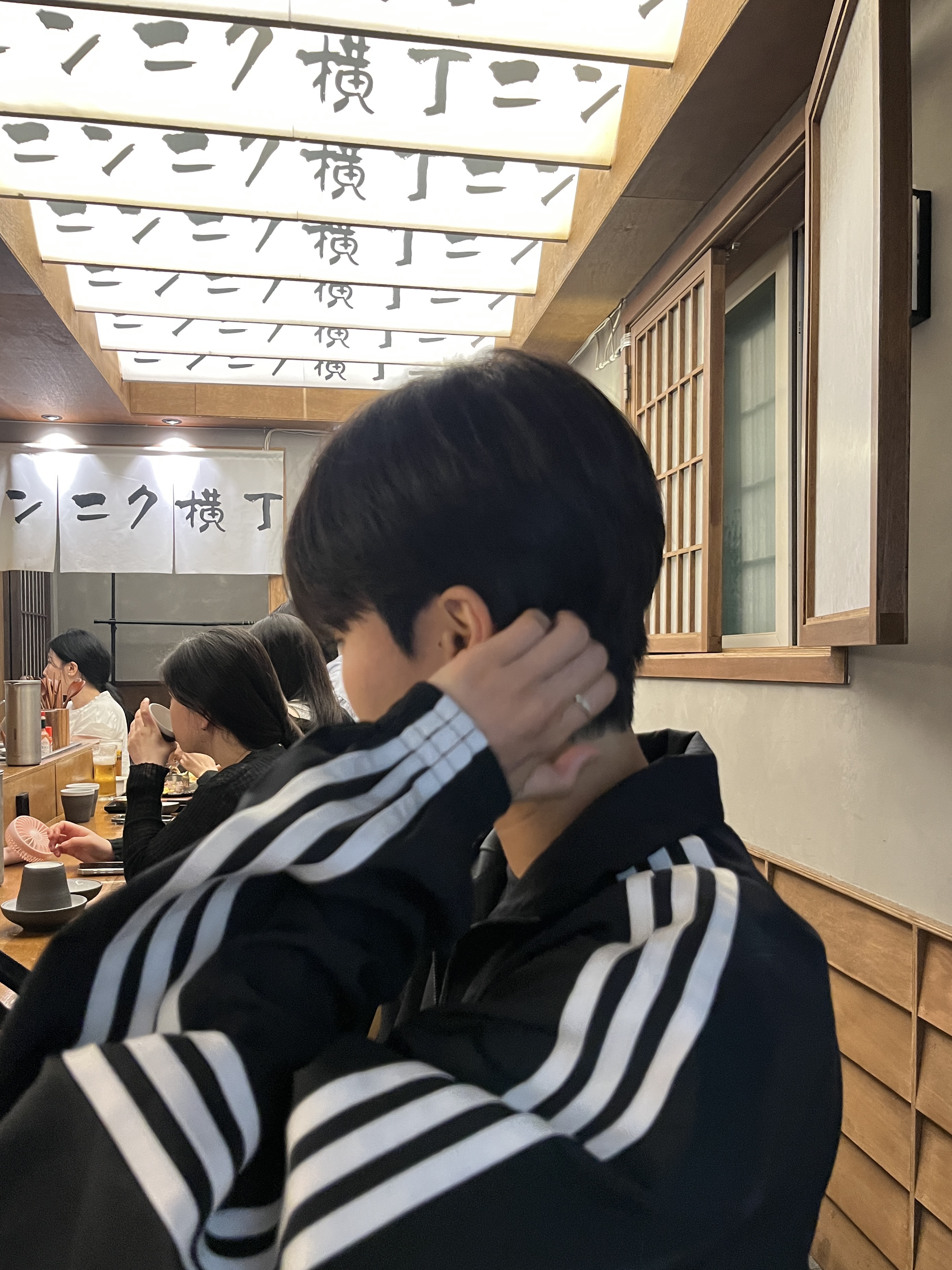 (W) Adidas Adilenium Season 2 Oversized Zip Track Top Gender Neutral Black - KR Sizing, New Balance x JJJJound 2002R Leather Gore-Tex Black Storm 착용 스타일 - 2