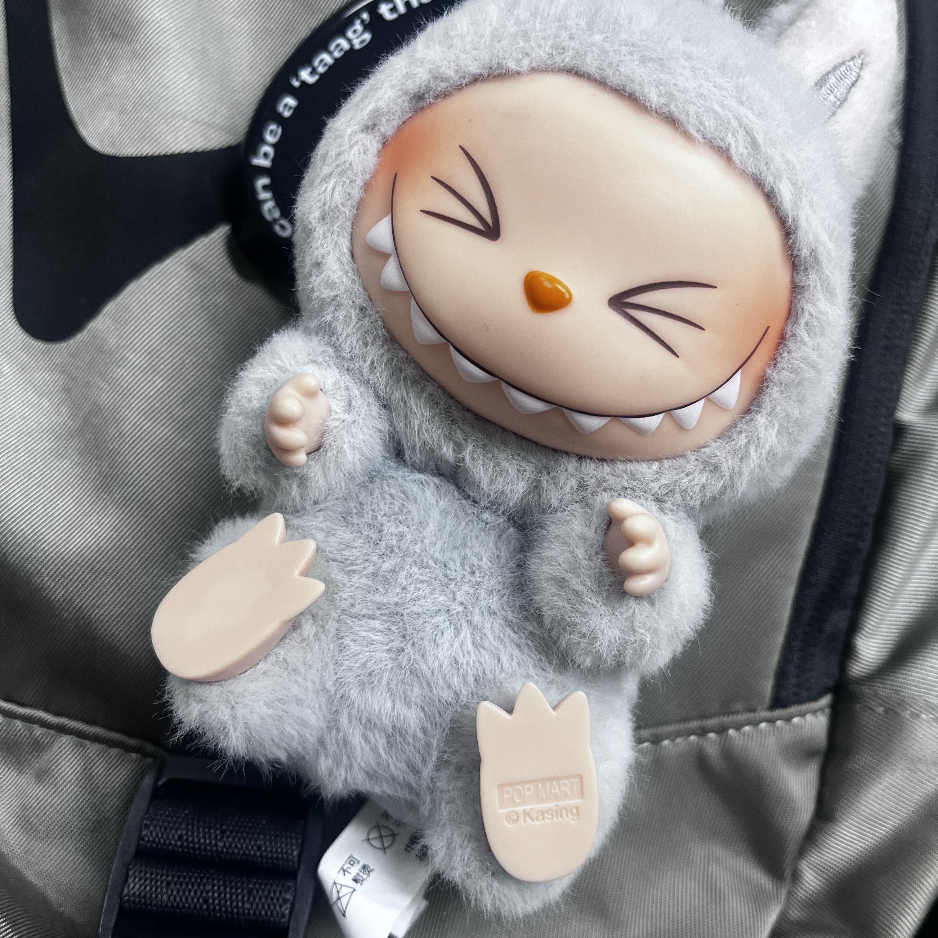Pop Mart Labubu Let's Play Together Doll Series Hehe Keyring (Opened Case) 착용 스타일
