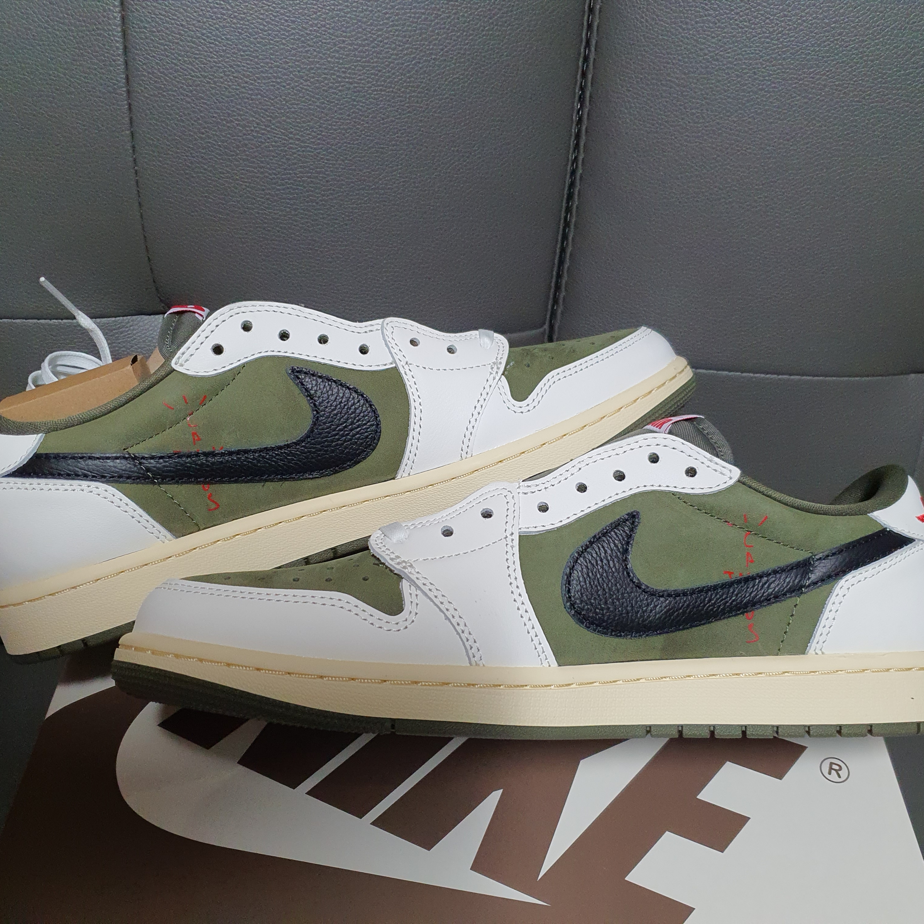 Jordan 1 x Travis Scott Retro Low OG SP Reverse Olive 착용 스타일