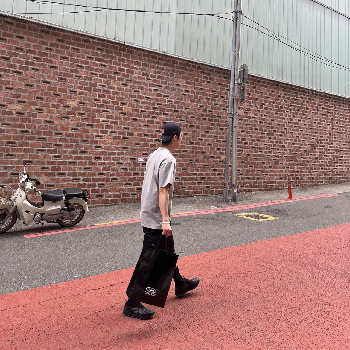 Dickies Loose Fit 13 Inch Flat Front Work Shorts Black, On Running x Slam Jam Cloudflow 5 Gull Black 착용 스타일