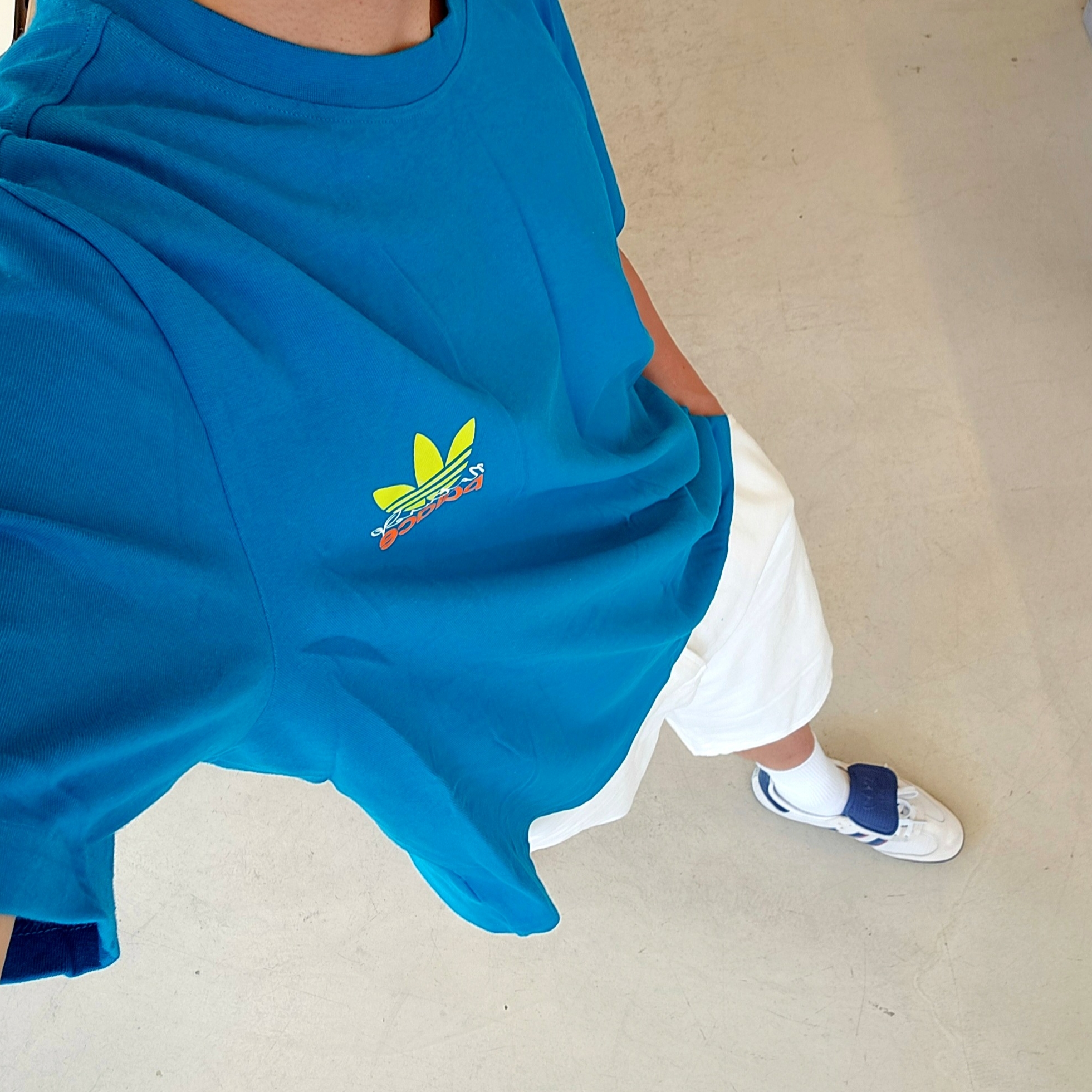 Palace x Adidas Nature T-Shirt Mystery Petrol - 22SS, Adidas Samba LT Crystal White Dark Blue Gum 착용 스타일 - 2