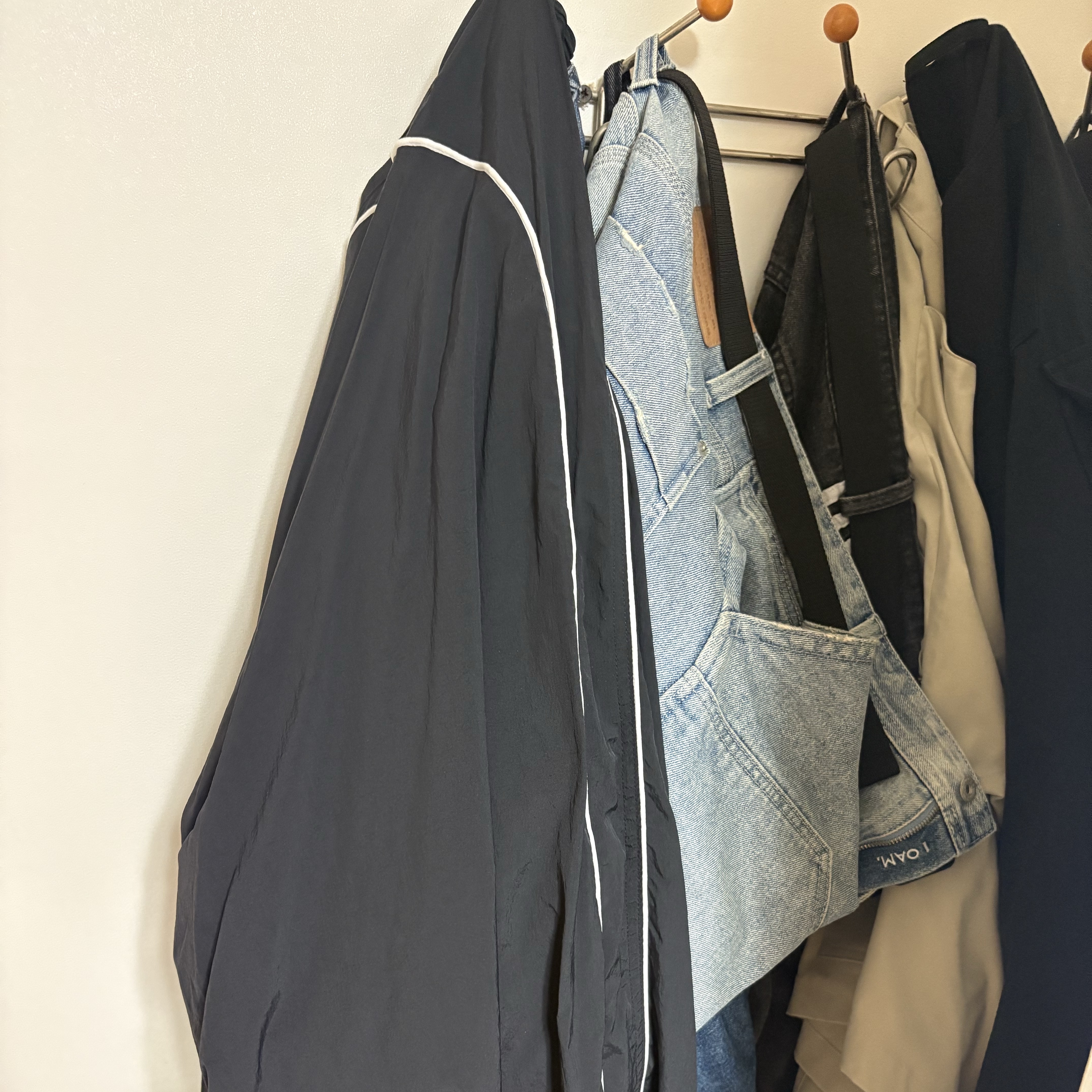 Undermycar Mu.126 Original Logo Piping Line Nylon Pants Black 착용 스타일