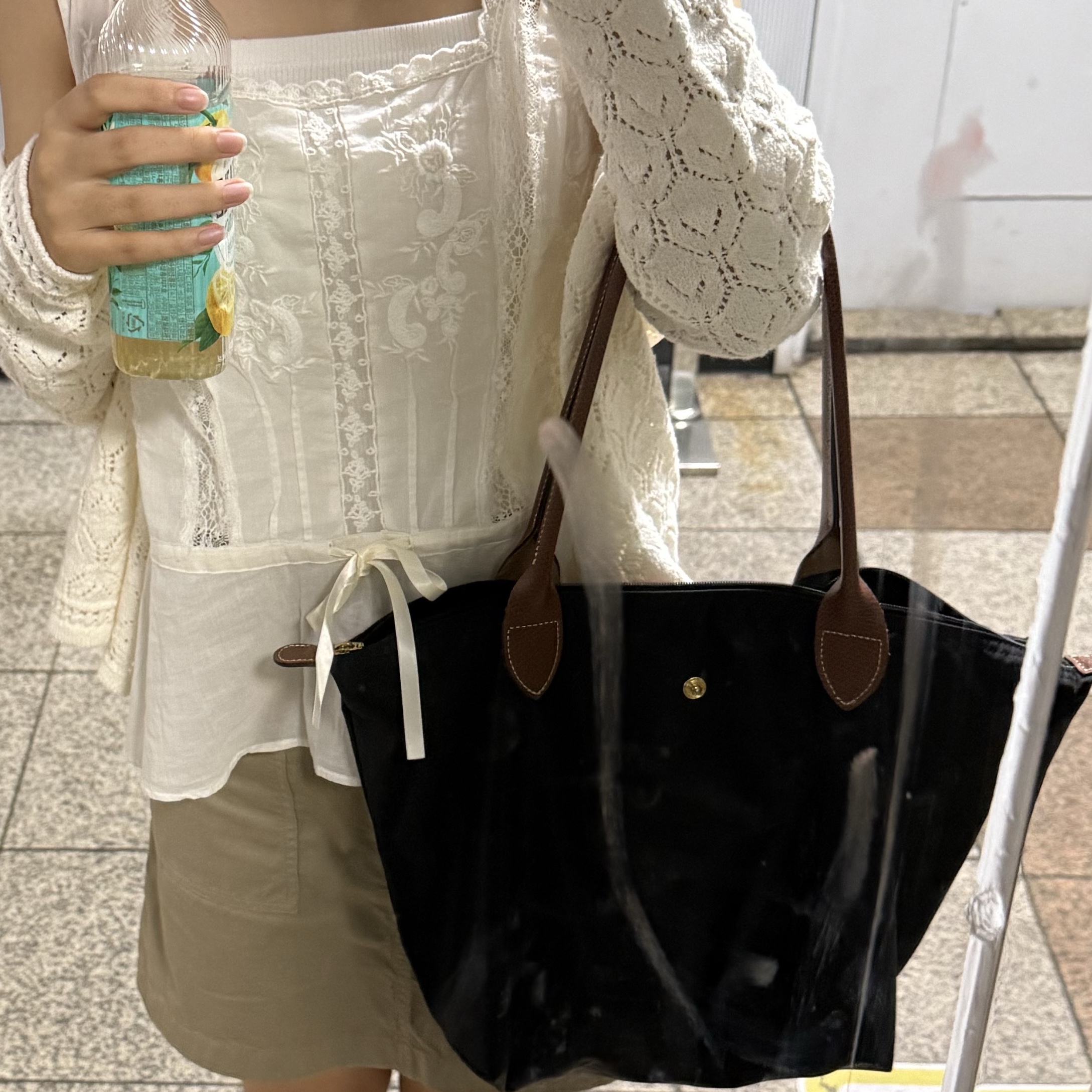 Longchamp Le Pliage Original Tote Bag M Black 착용 스타일
