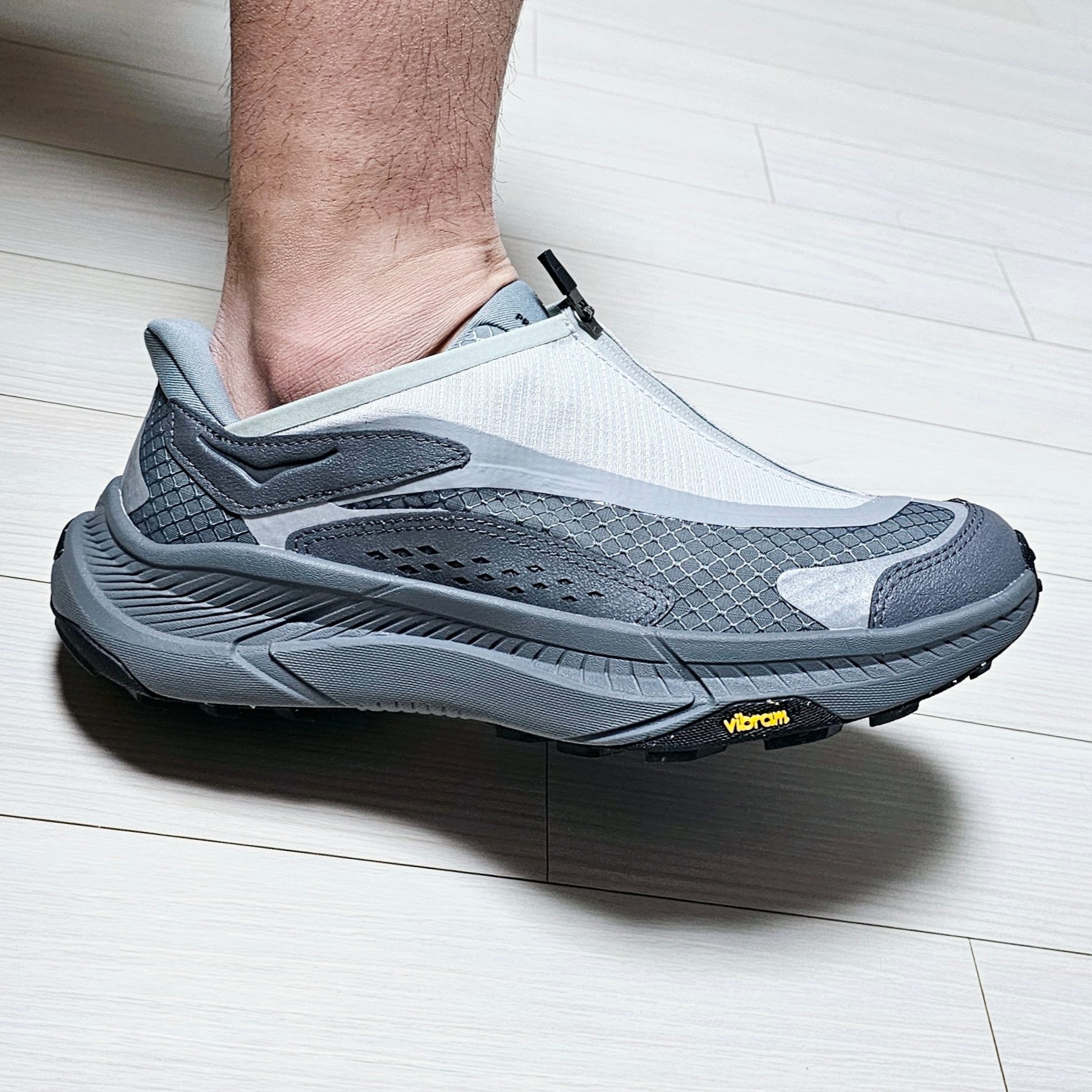 Hoka Project Transport Stardust Satellite Grey 착용 스타일