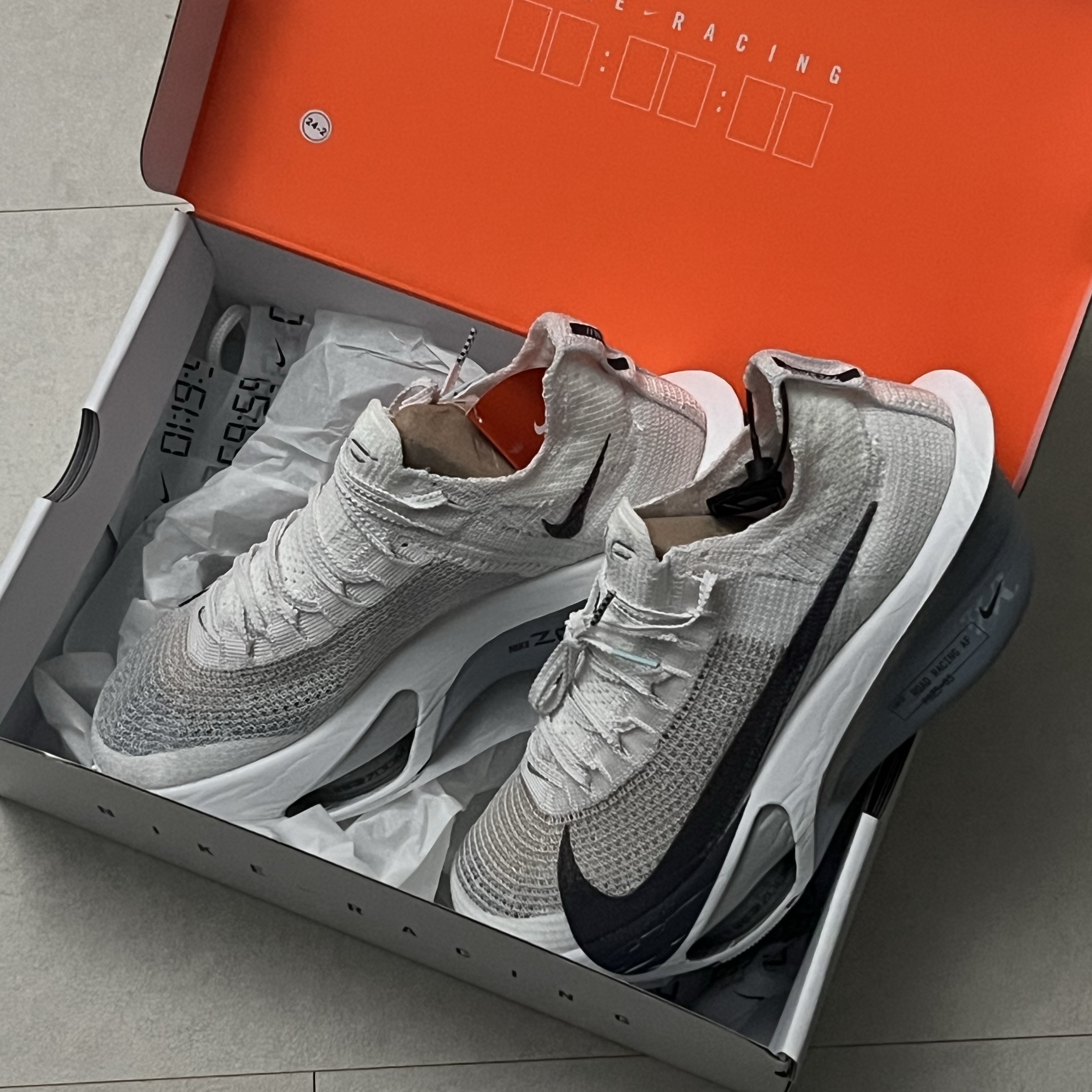 Nike Air Zoom Alphafly Next% 3 White Pure Platinum 착용 스타일 - 2
