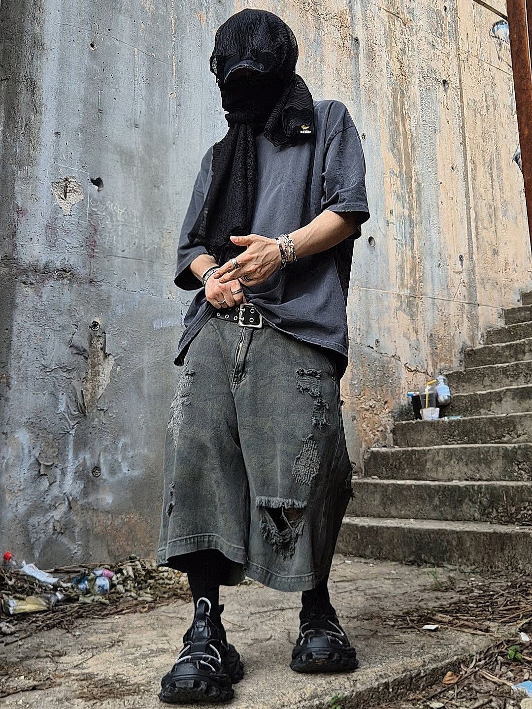 Balenciaga Hike Sneaker Black 착용 스타일 - 3