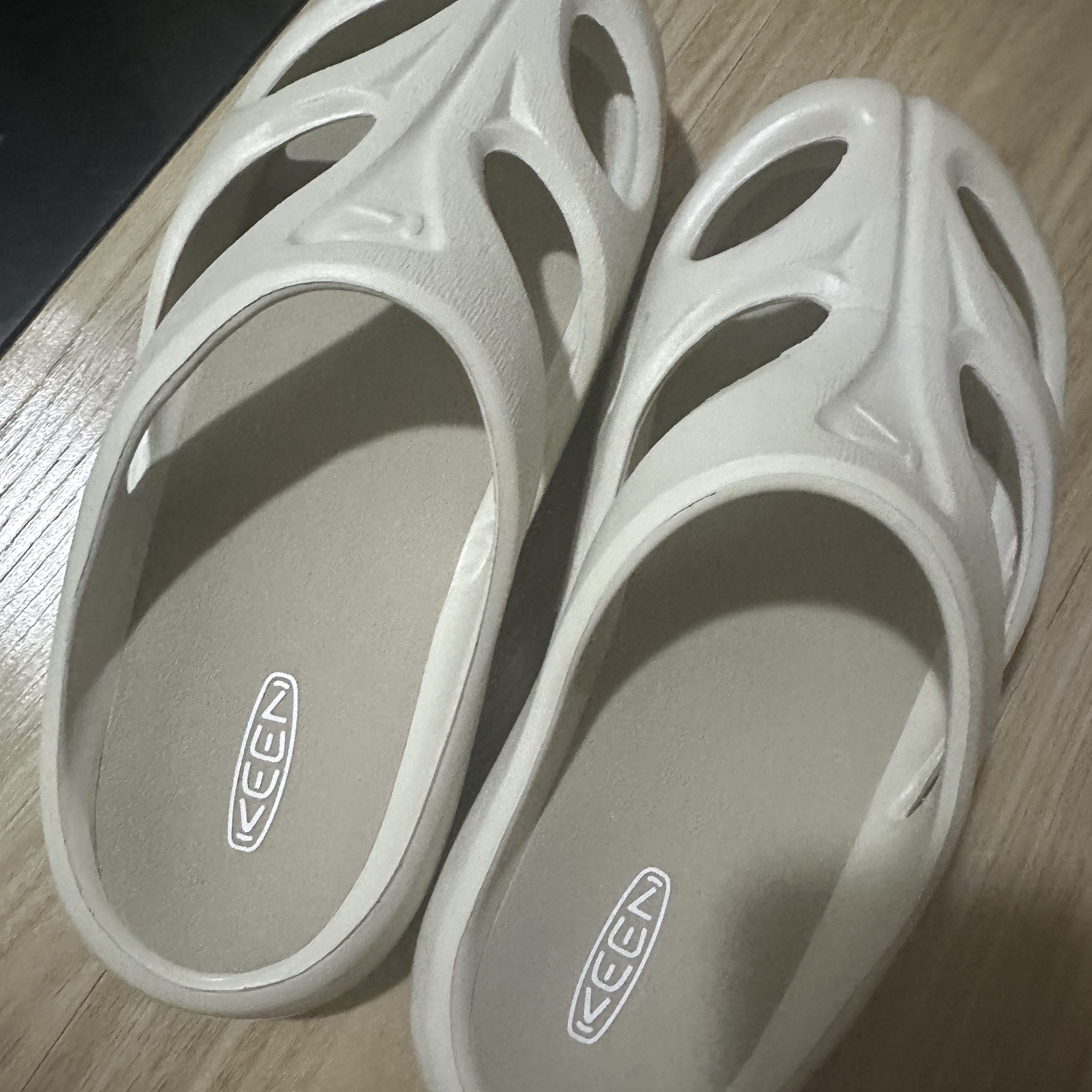(W) Keen Shanti Clog White Latte 착용 스타일