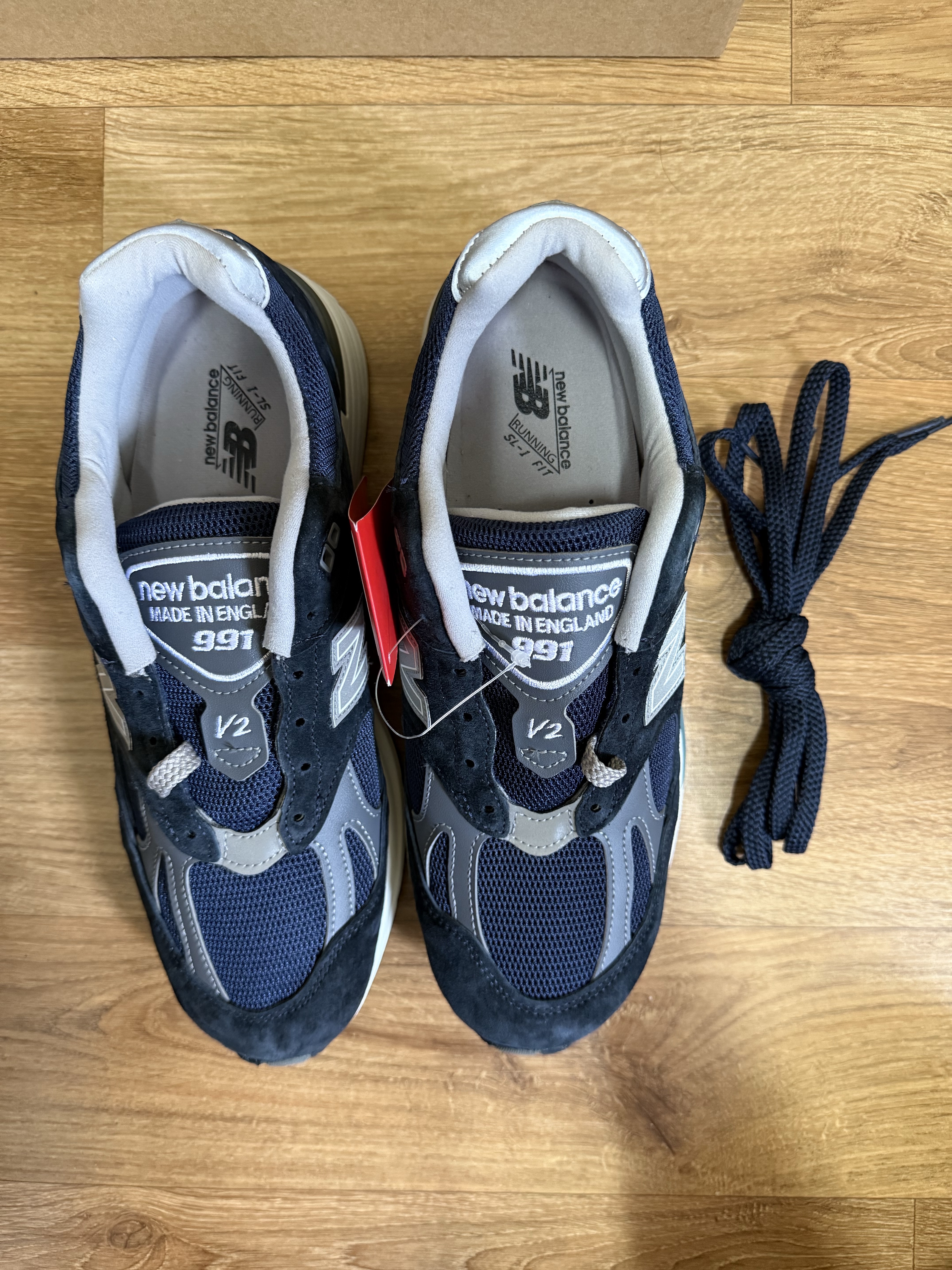 New Balance 991v2 Made in UK Dark Navy Smoked Pearl 착용 스타일 - 4