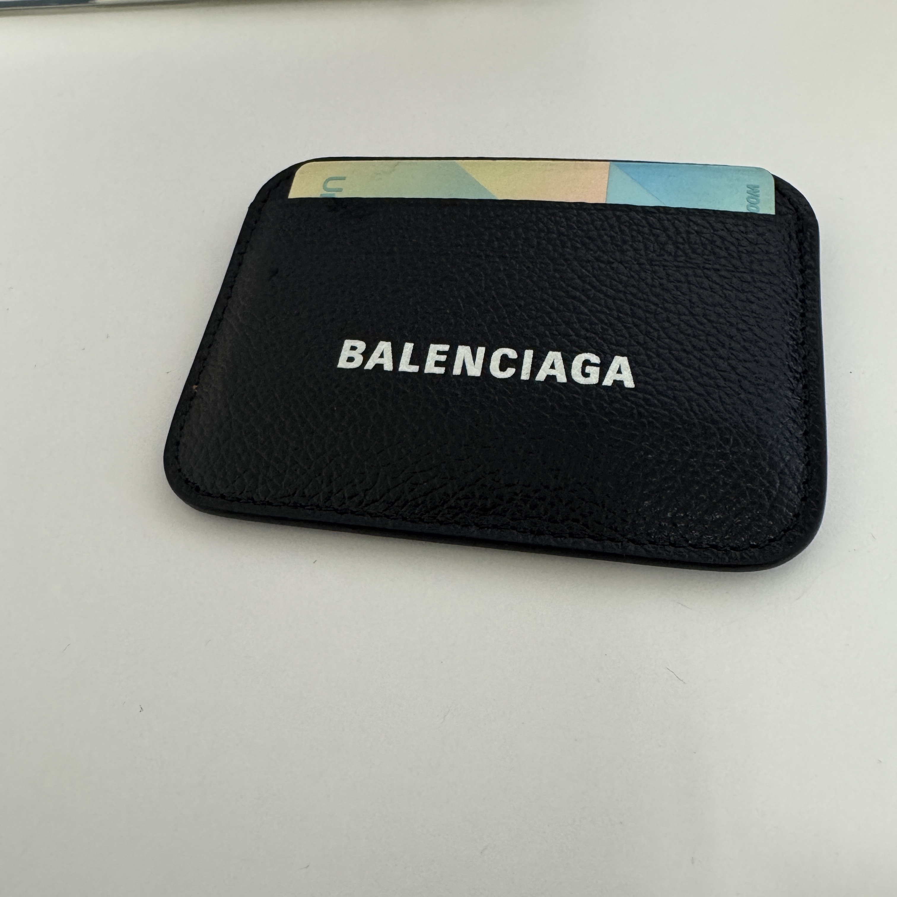 Balenciaga Grainy Leather Cash Card Holder Black 착용 스타일