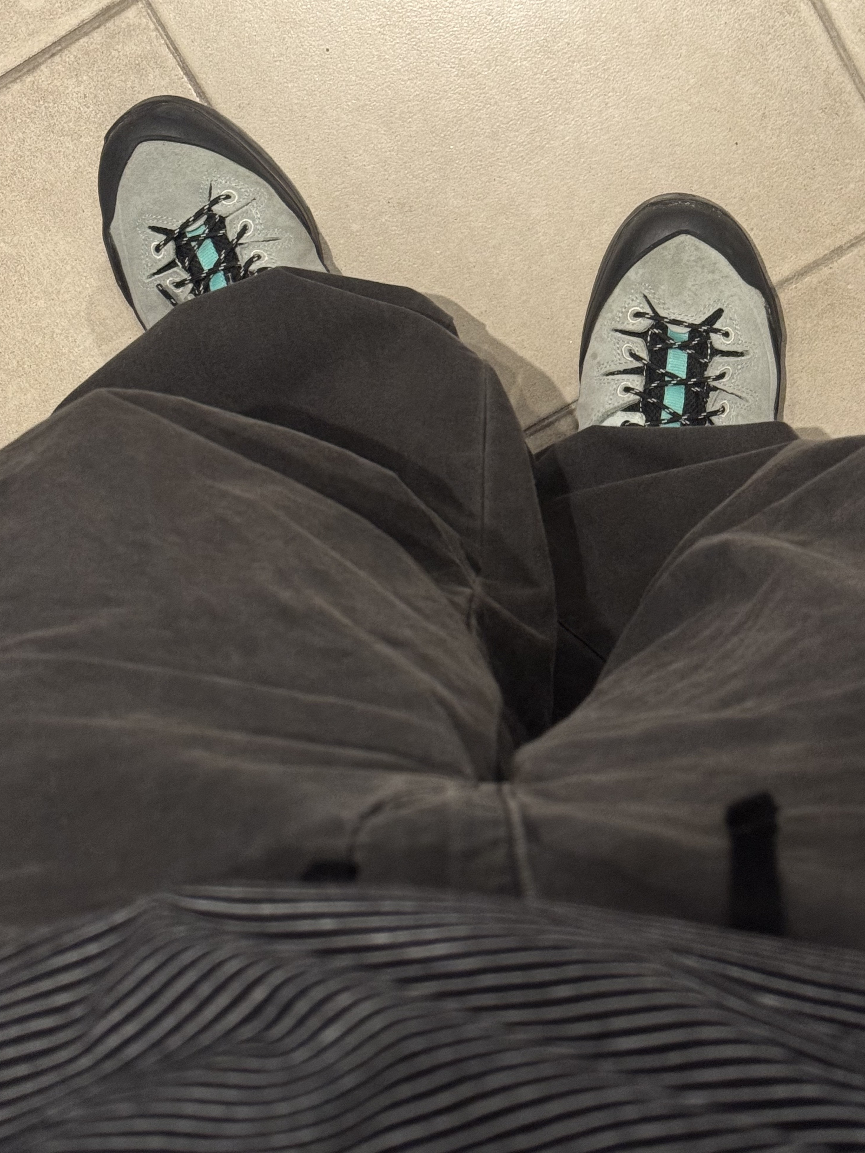 Salomon X-Alp Leather Black Green Milieu 착용 스타일