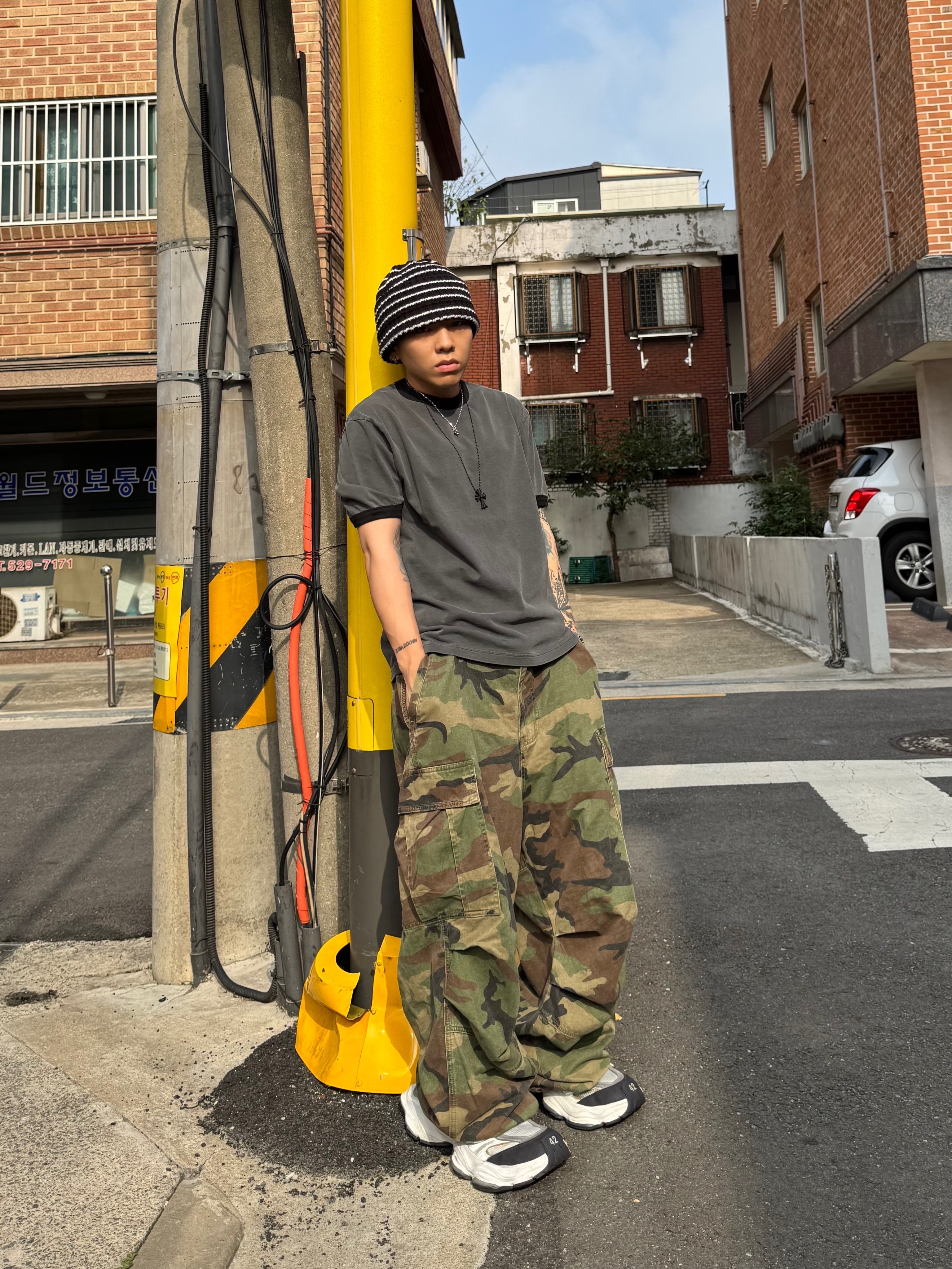 Balenciaga Cargo Sneakers White Grey, NOD Stone Washed Cargo Pants Camo 착용 스타일 - 1